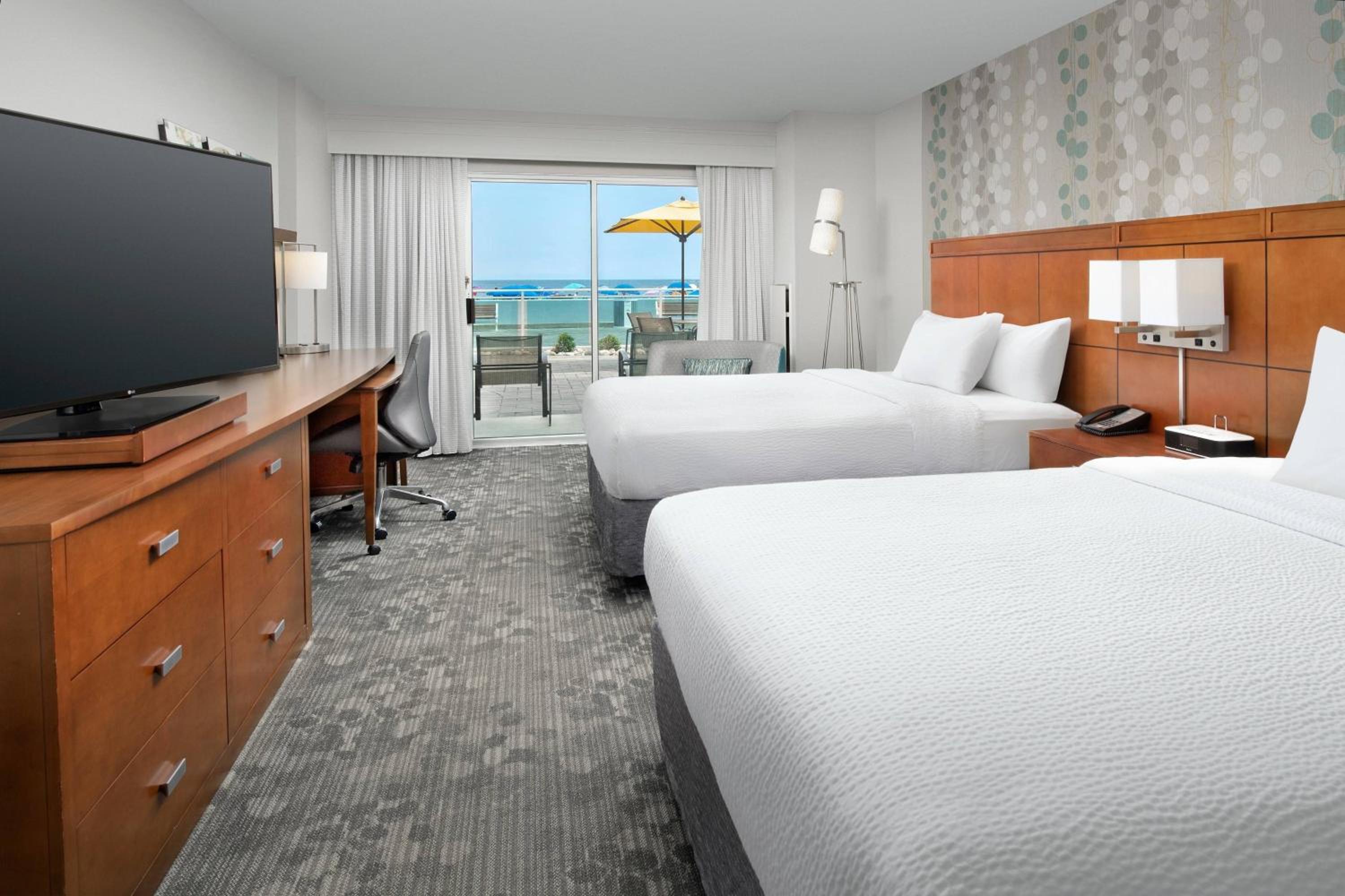 Queen Room with Boardwalk View and Oceanfront - Photo 1