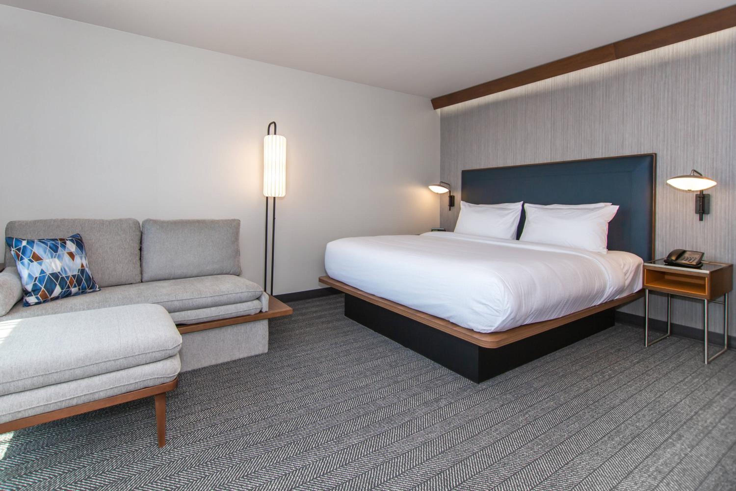King Room with Sofa Bed - Photo 1