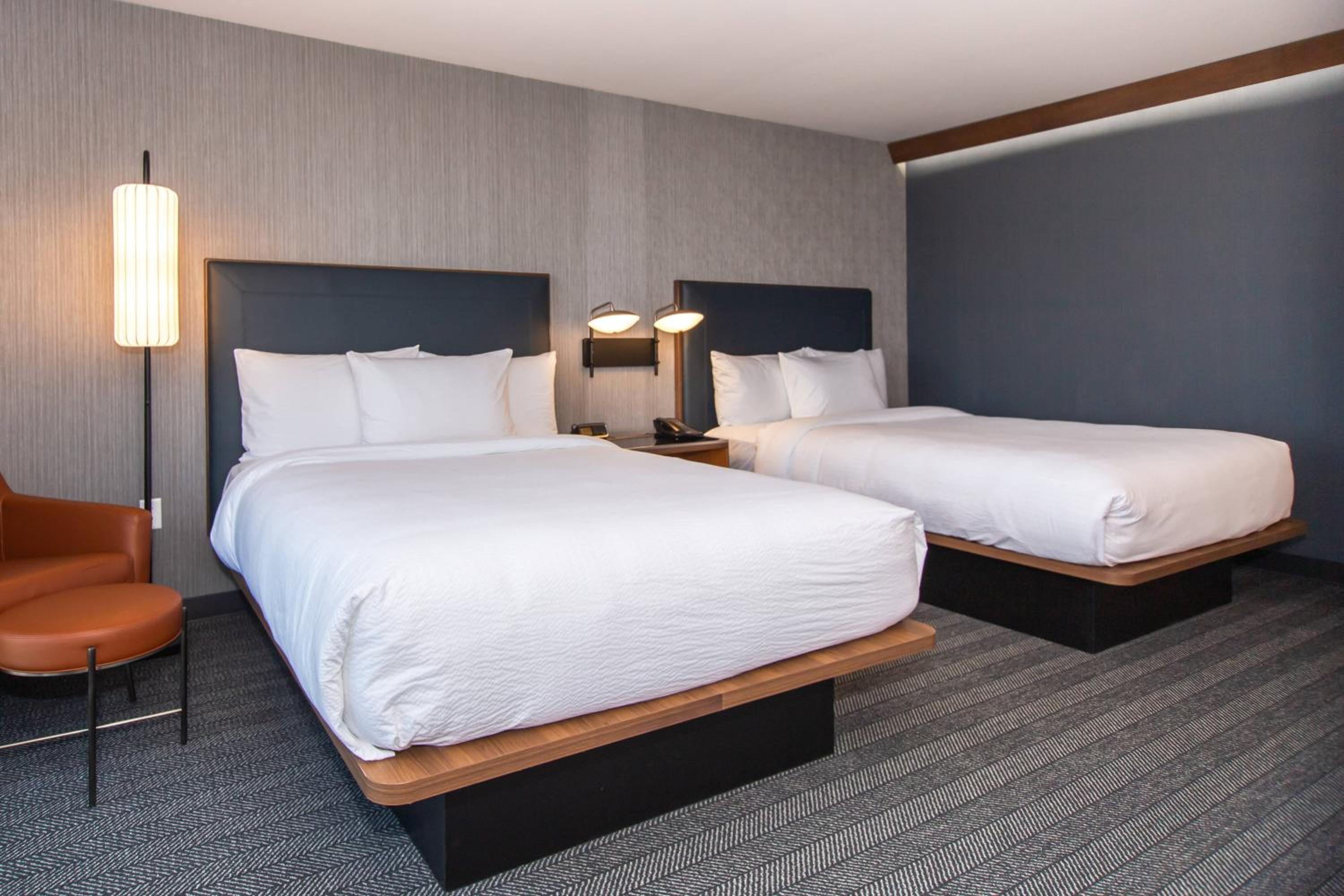 Queen Room with Two Queen Beds - Photo 2