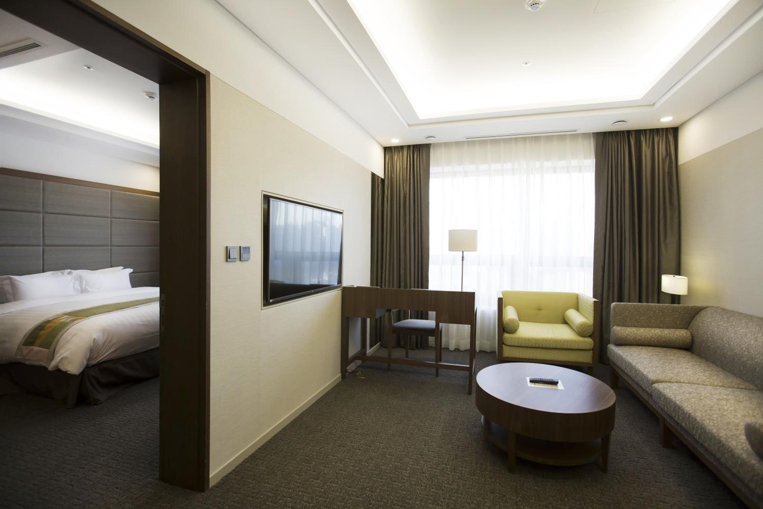 Premier Suite - Photo 3