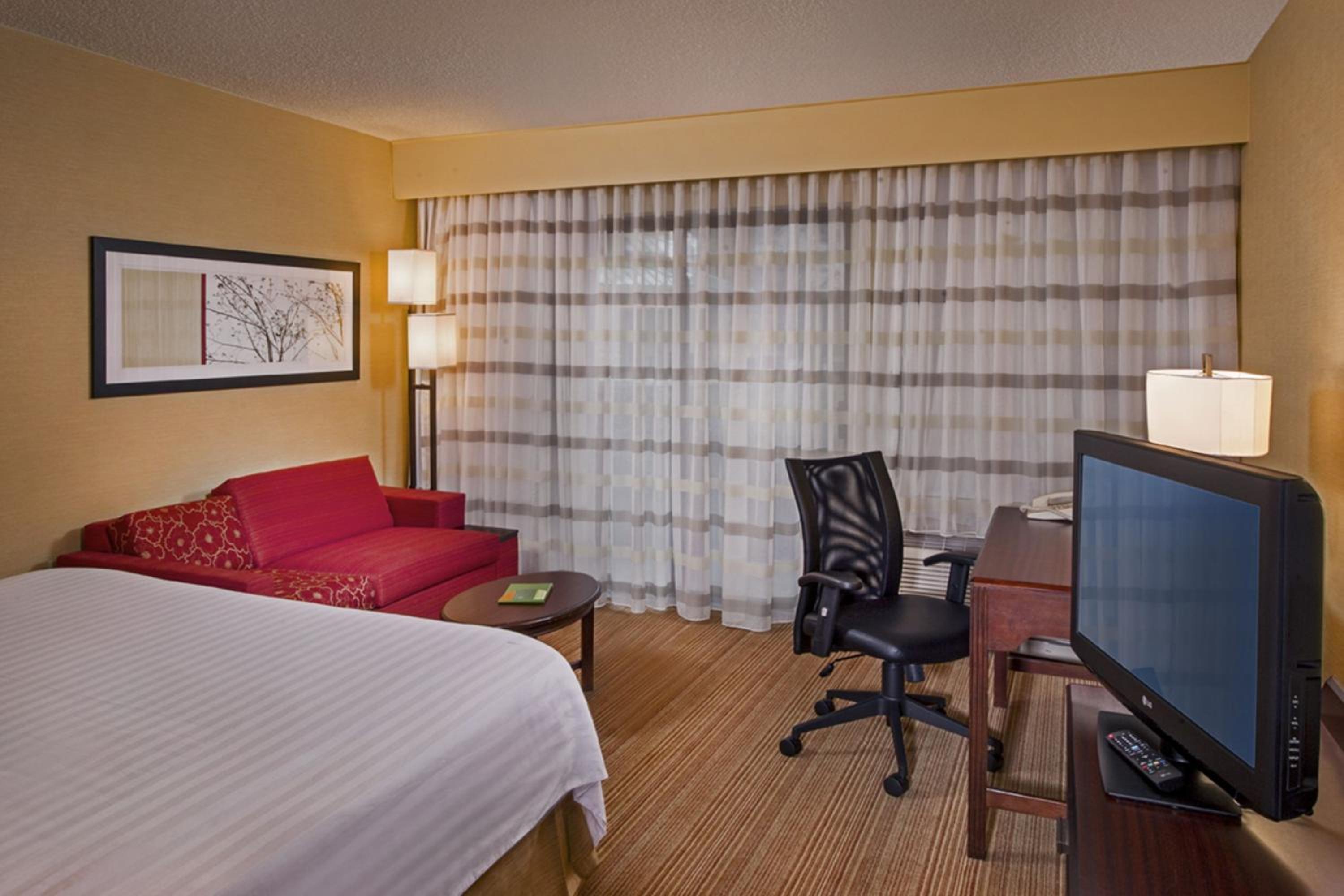 King Room with Sofa Bed - Photo 1