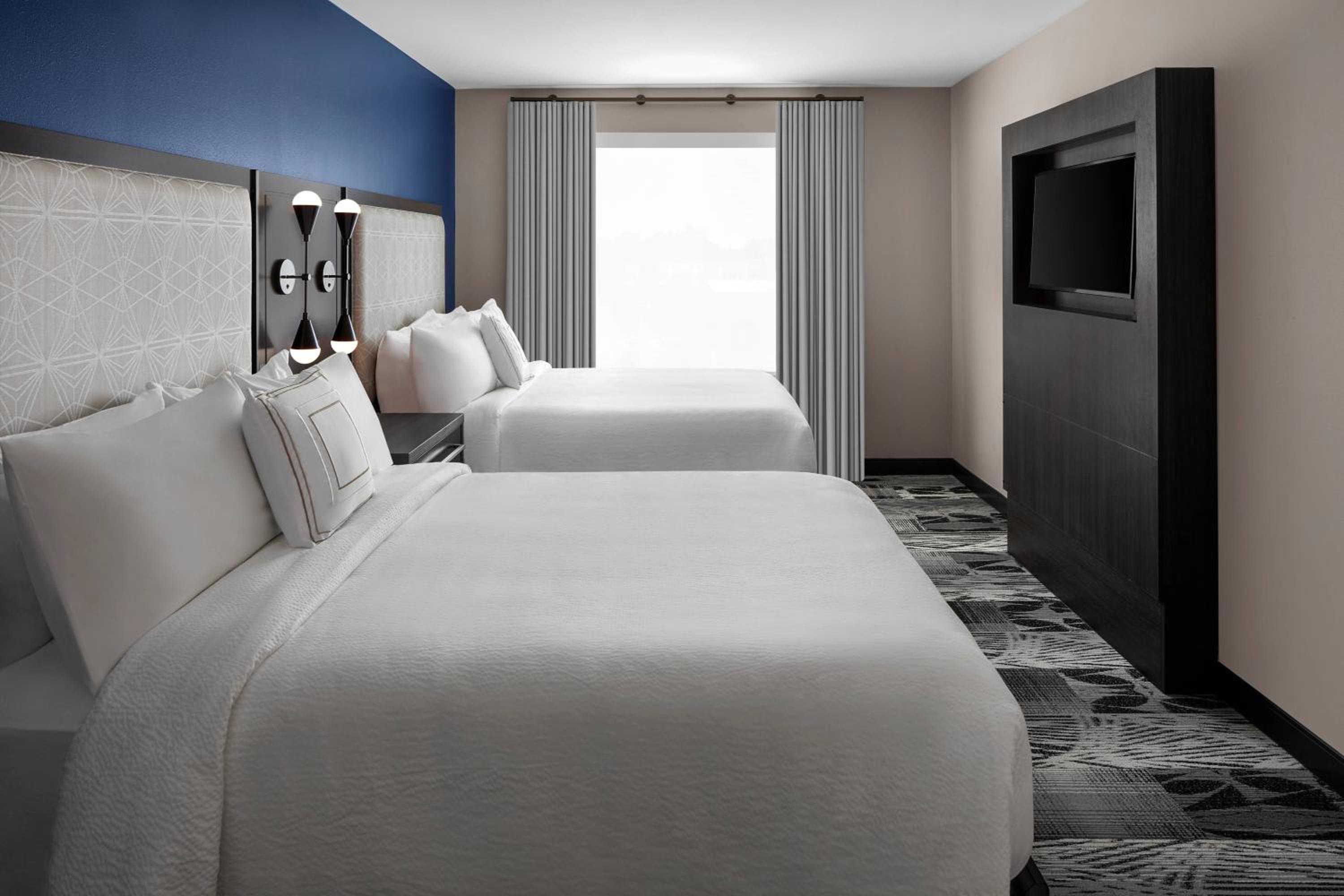1 Bedroom Suite, 2 Queen - Photo 4