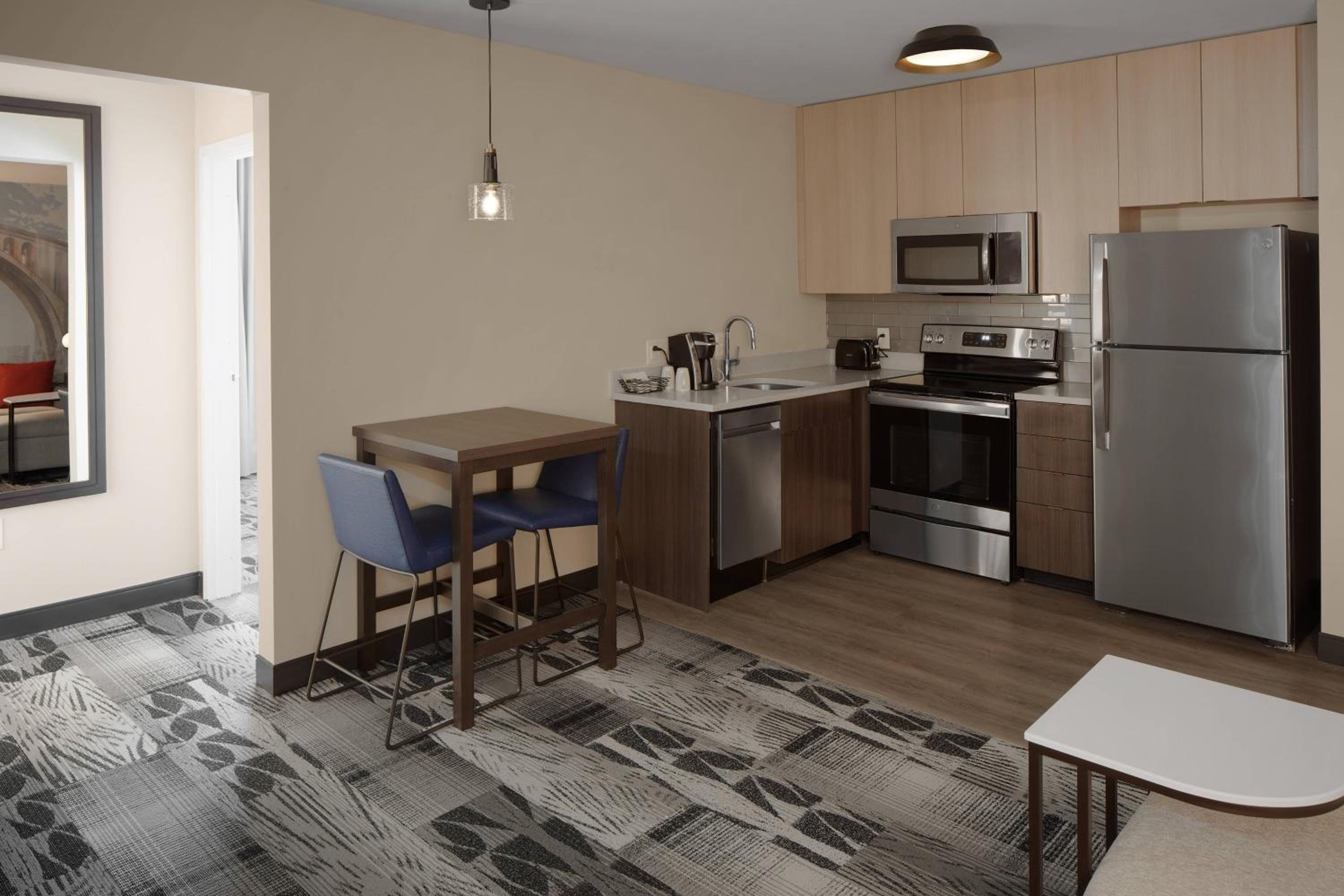 1 Bedroom Suite, 1 King - Photo 3