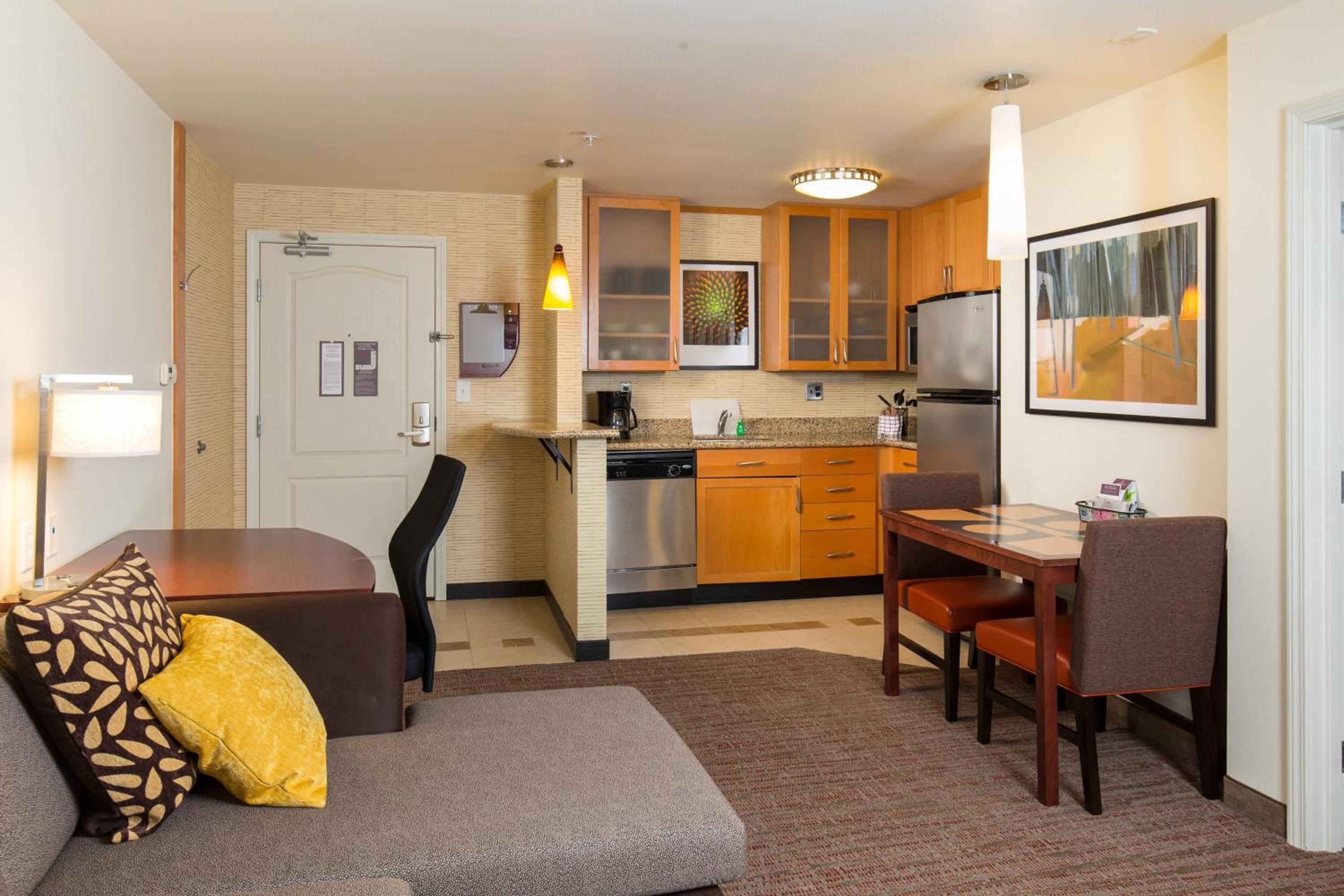 One-Bedroom King Suite with Sofa Bed - Photo 3