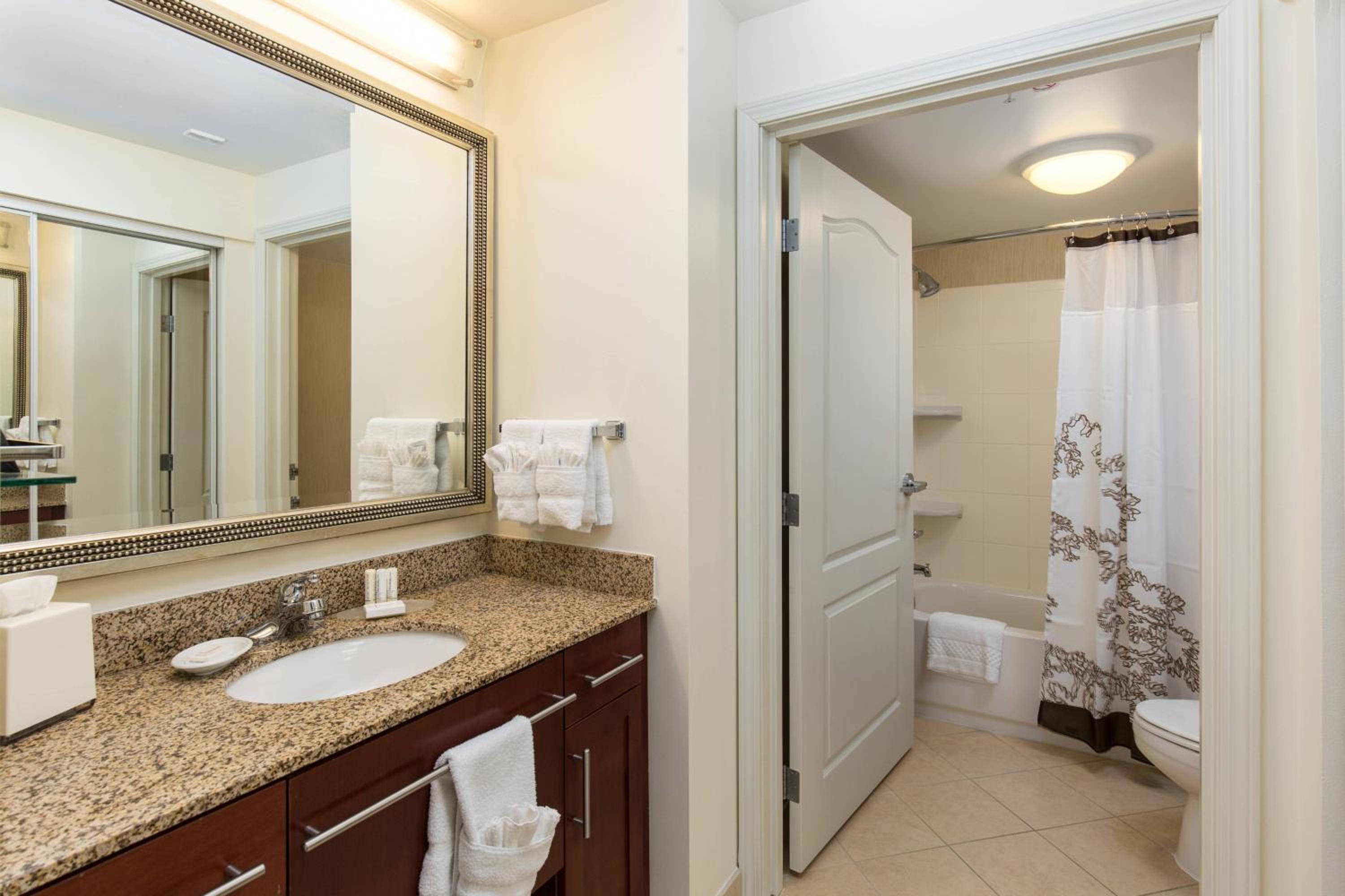 Two-Bedroom Suite - Photo 3