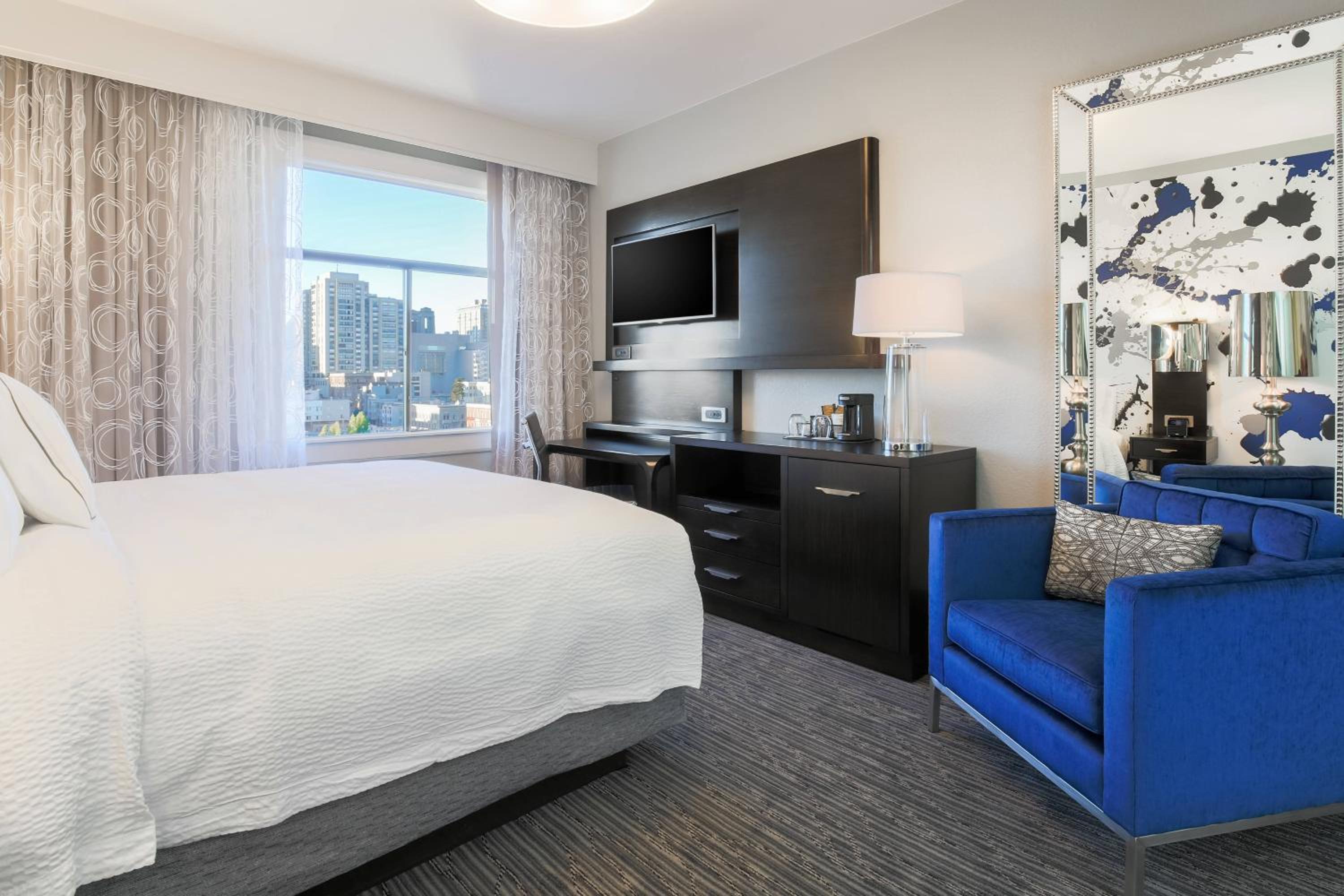 King Room with City View - Photo 2