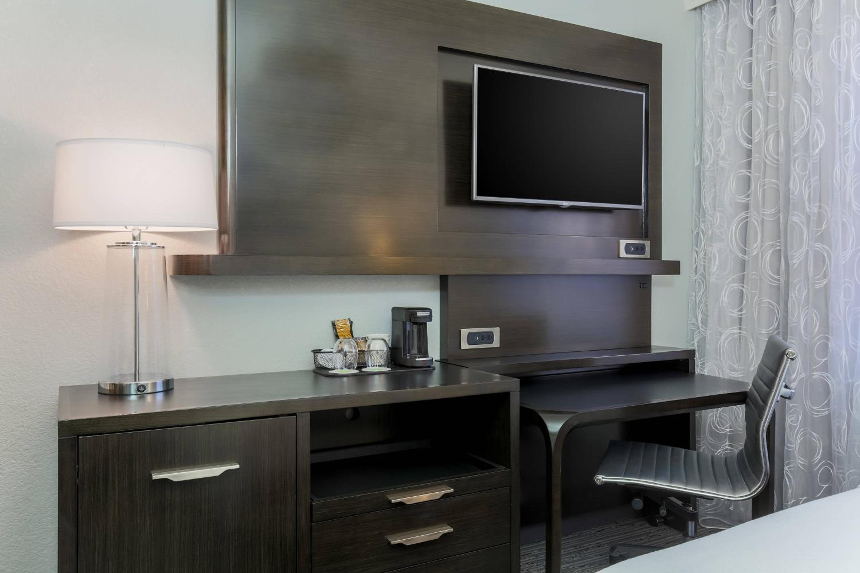 Double Room with City View - Photo 1