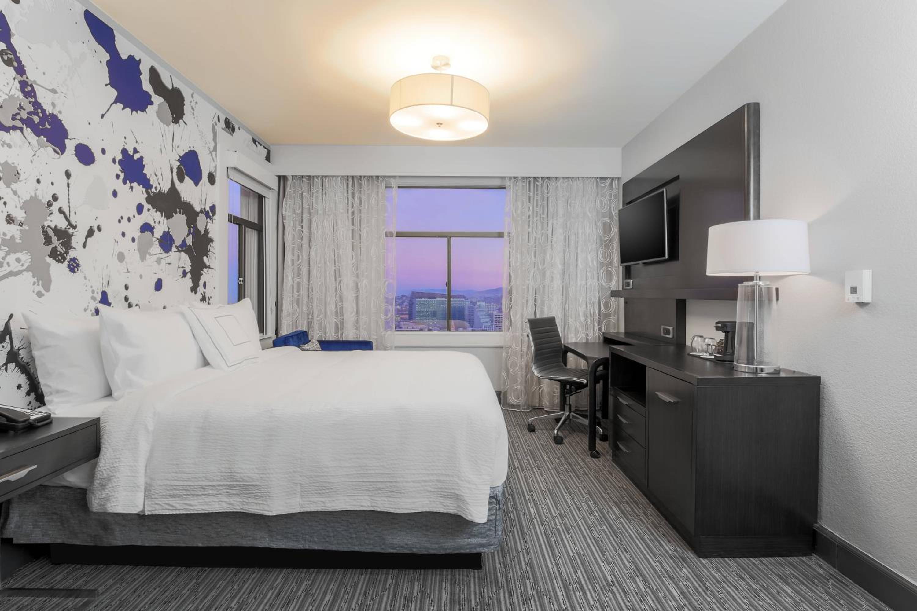 Corner King Room - Photo 1