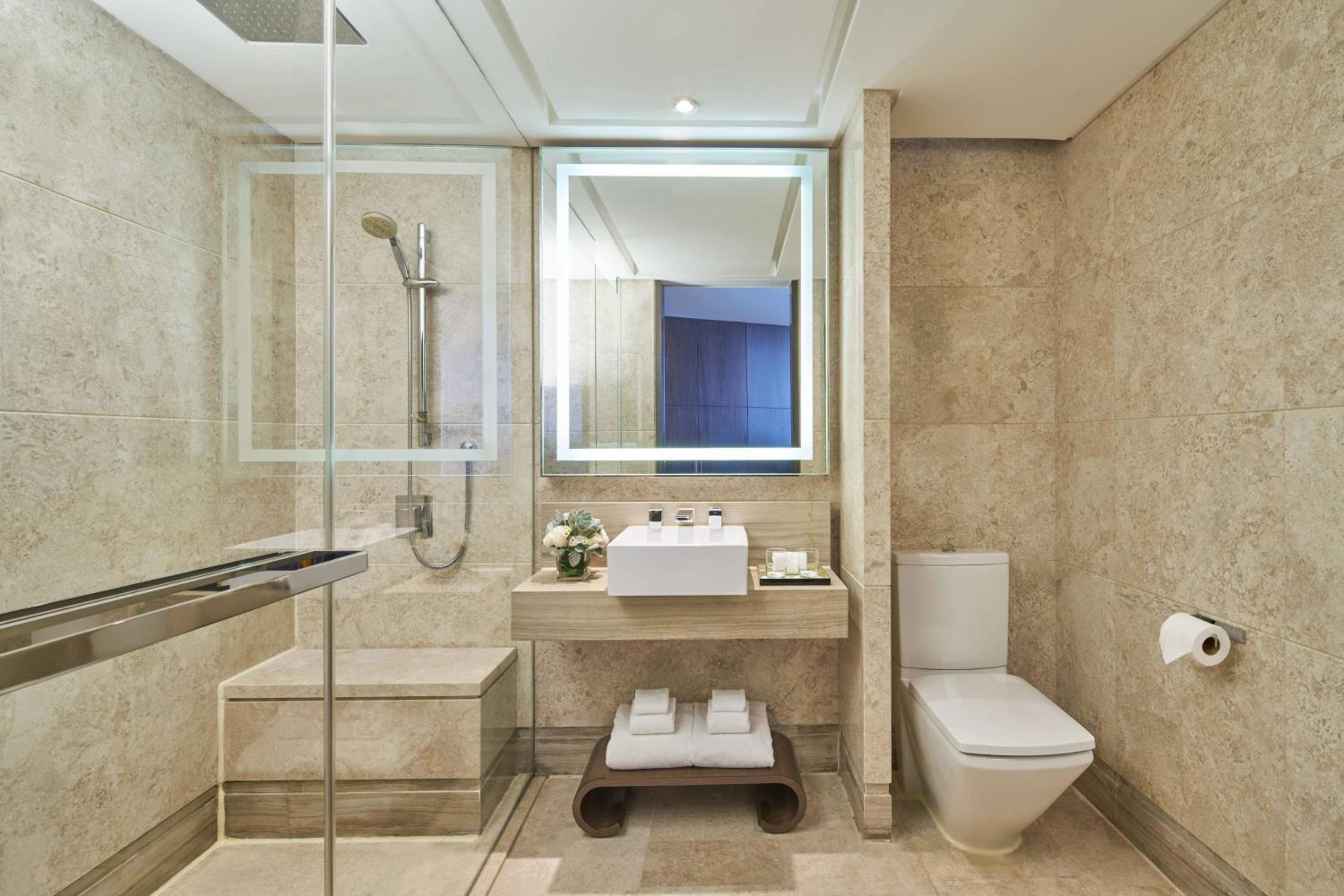 Executive Club, High Floor, Club Lounge Access Executive Club, High Floor, Club Lounge Access