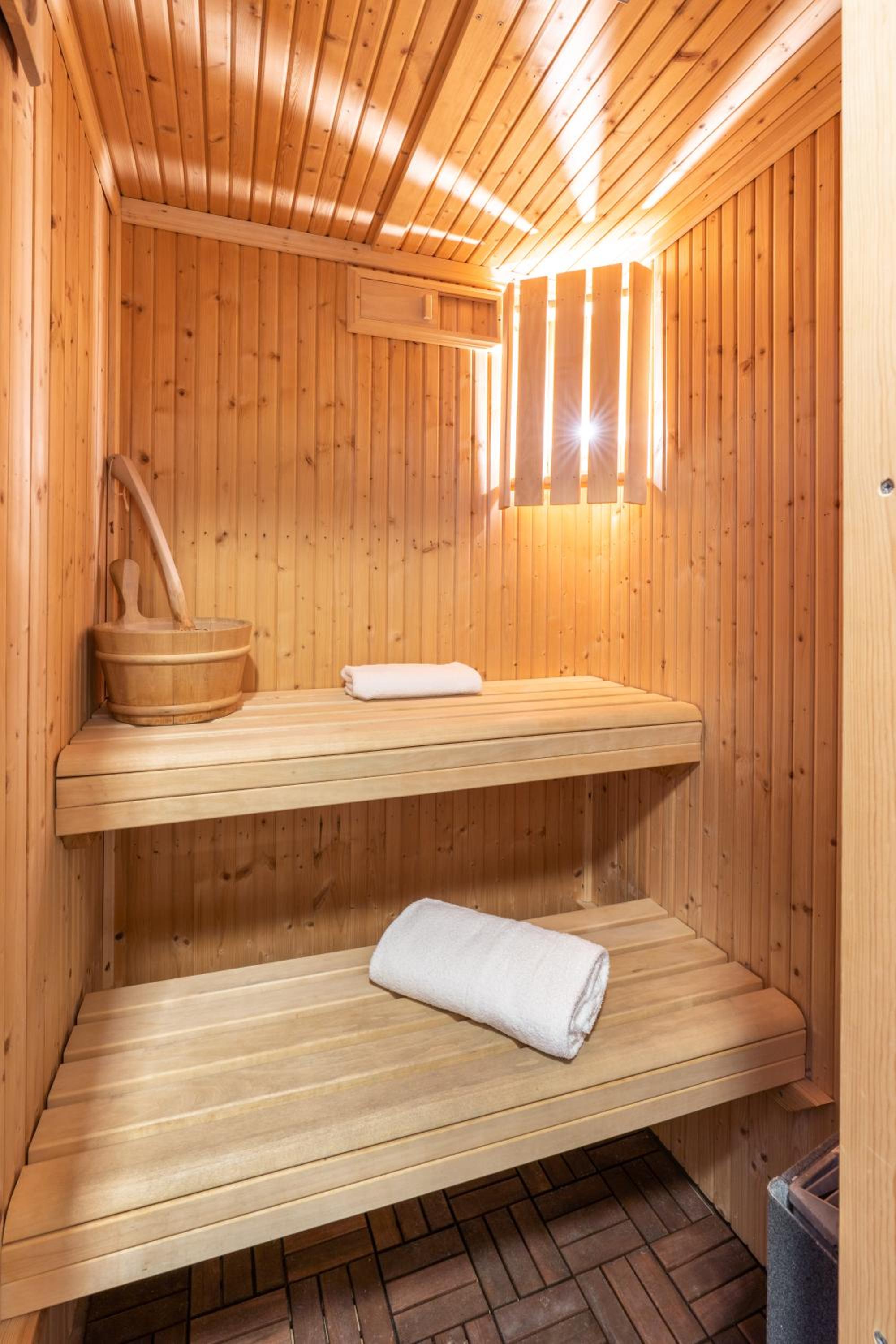 Suite with Sauna - Photo 3