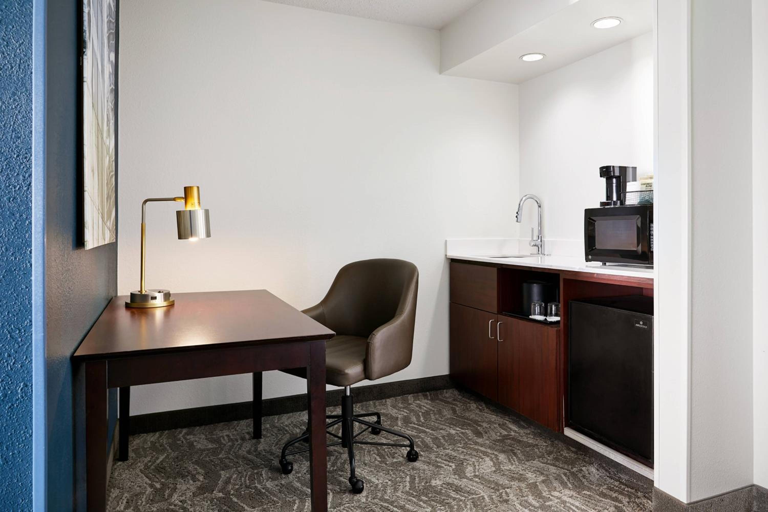 Suite with Two Double Beds and Sofa bed - Photo 4