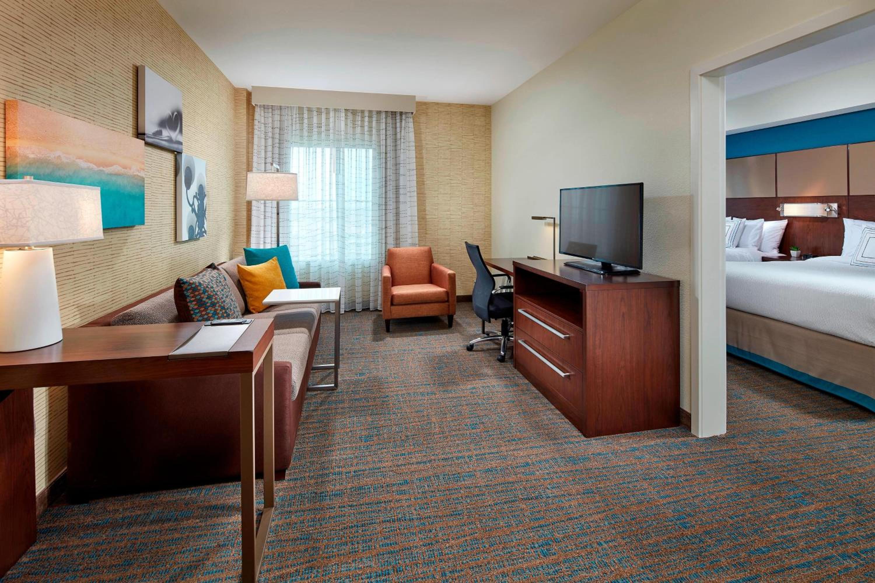 One-Bedroom Suite with 2 Queen Beds and Sofa Bed photo 3