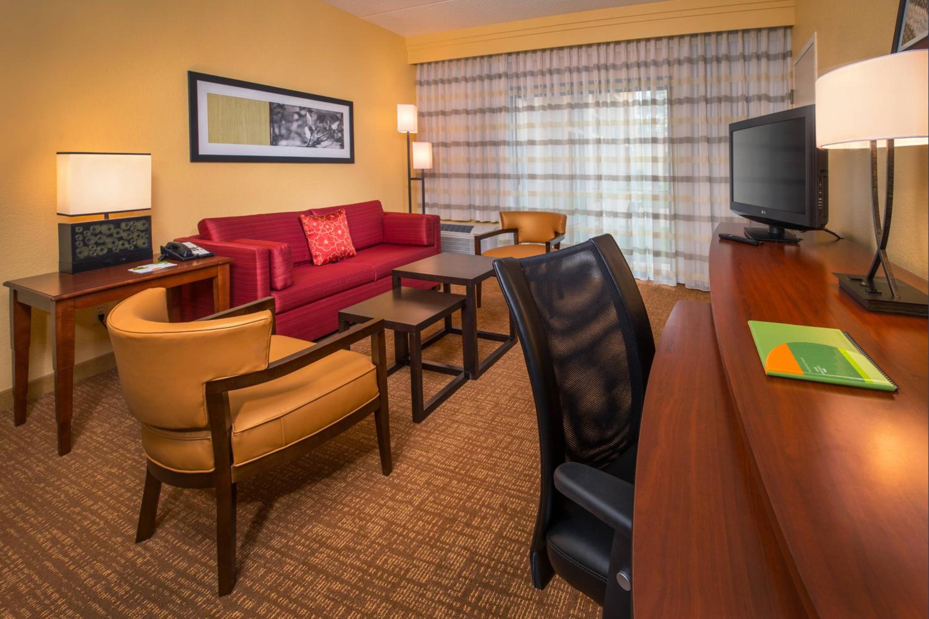 Suite with Two Double Beds and Sofa Bed photo 3