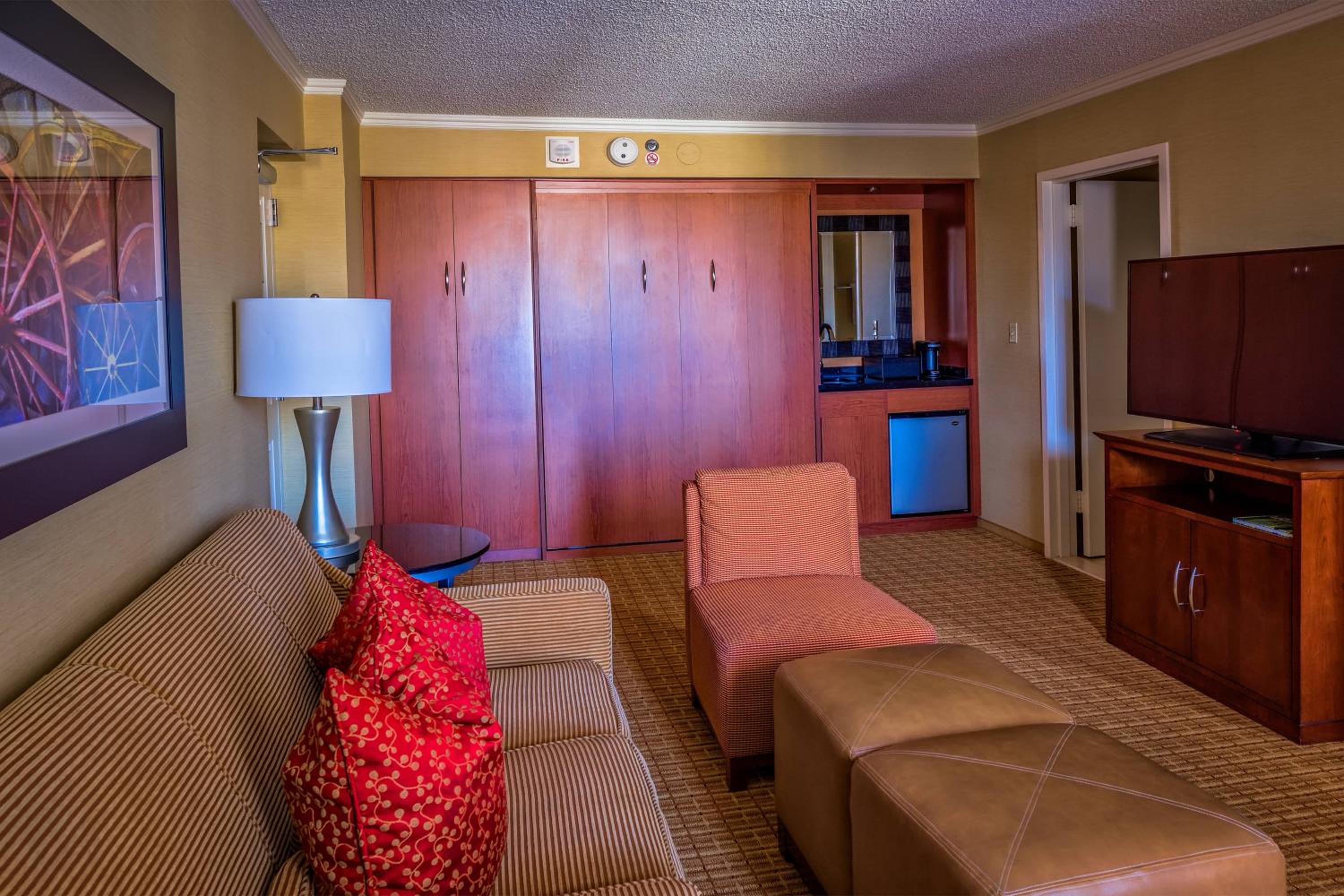 One-Bedroom Suite with Sofa Bed - Photo 7