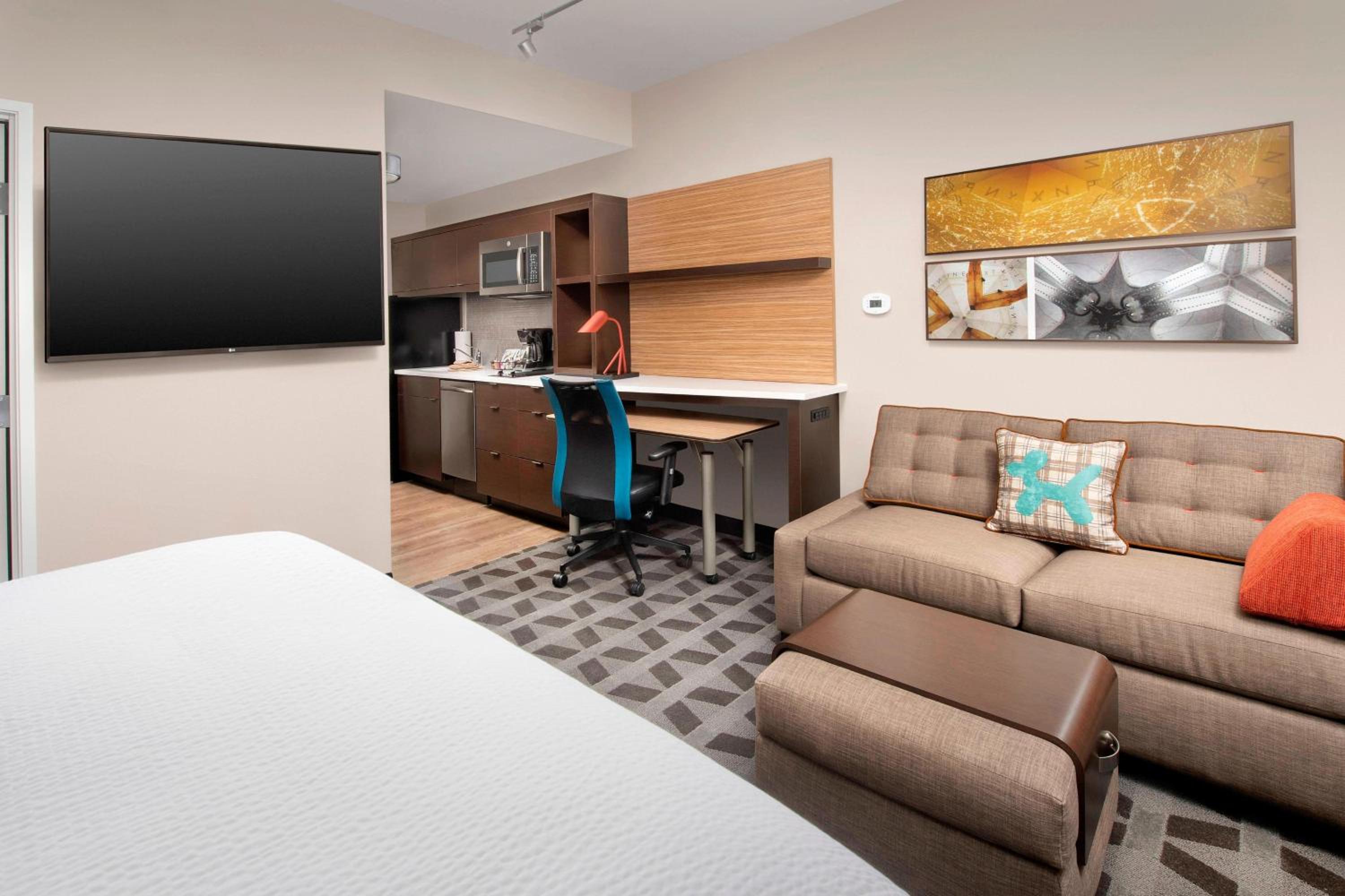 King Studio with Sofa Bed - Hearing Accessible photo 1