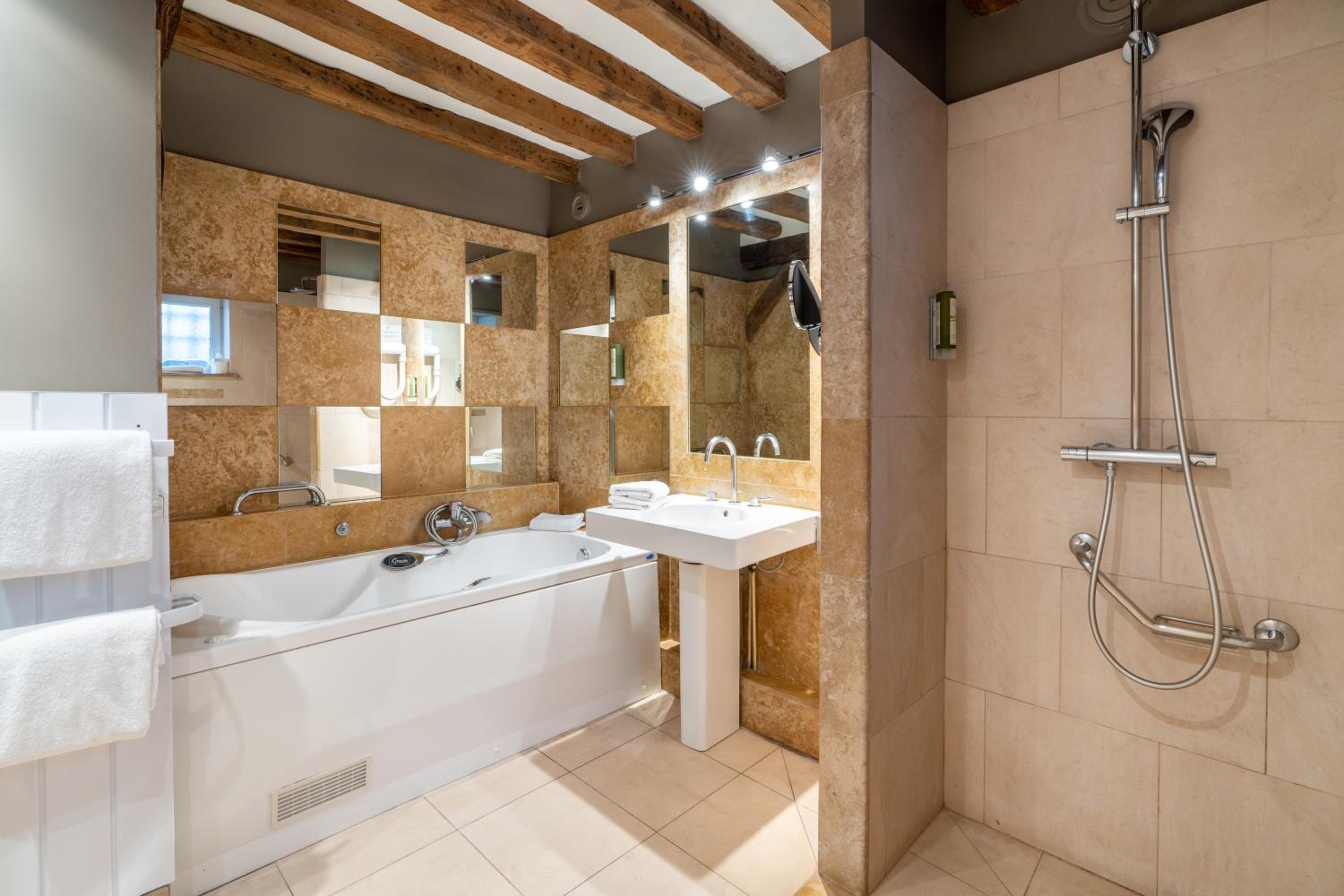 Superior Double Room - Photo 2