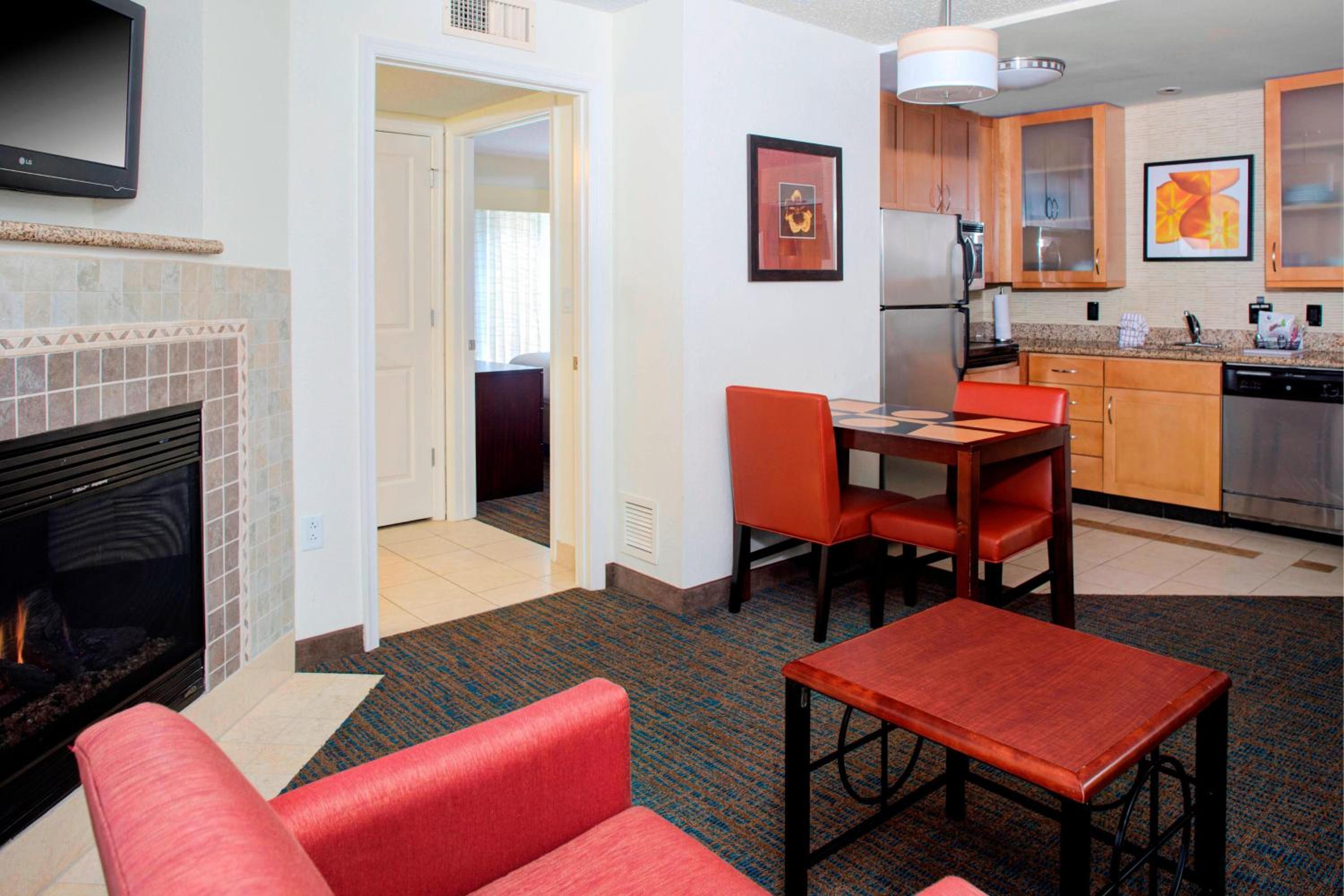One-Bedroom Corner Suite - Photo 1