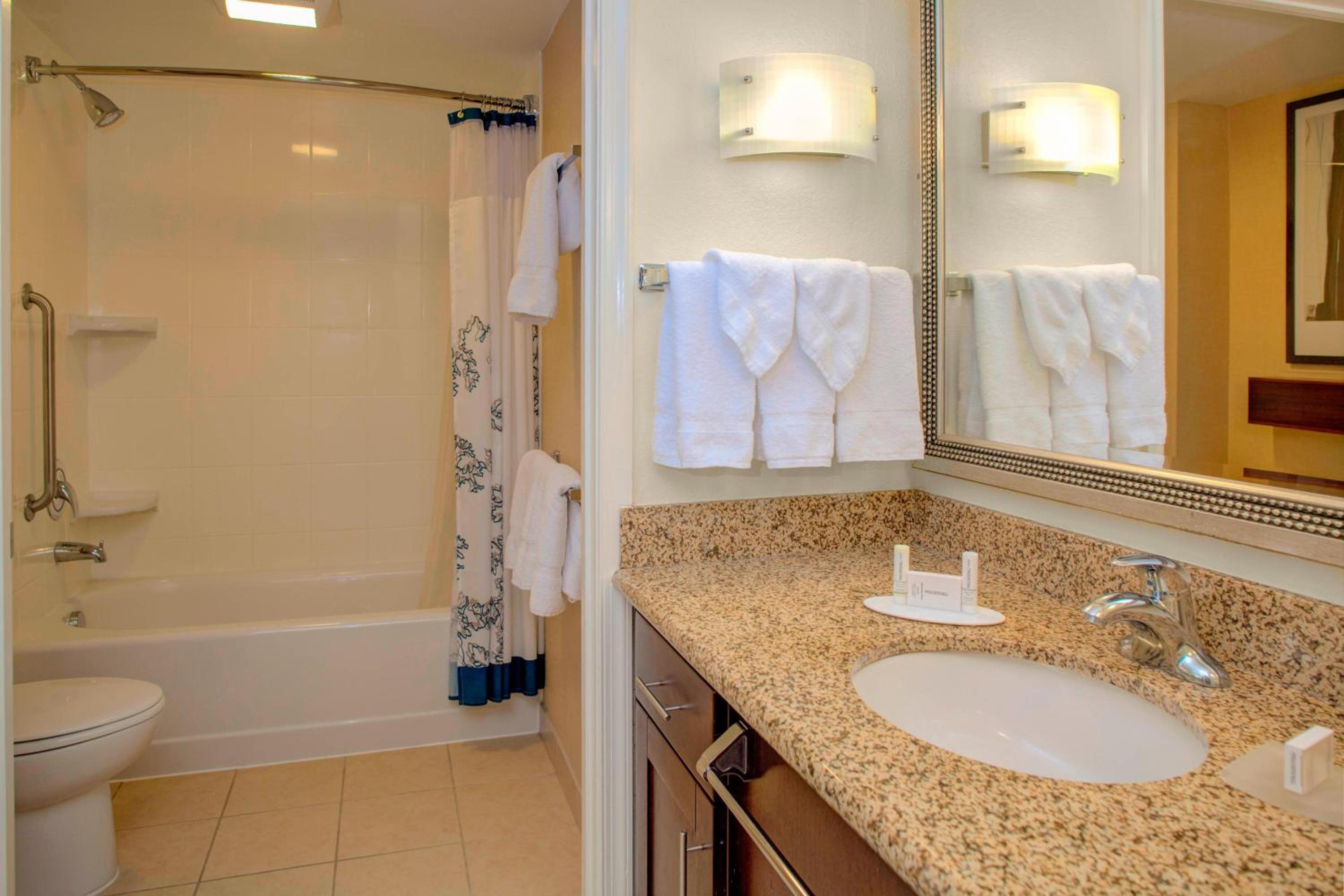Two-Bedroom Suite - Photo 3