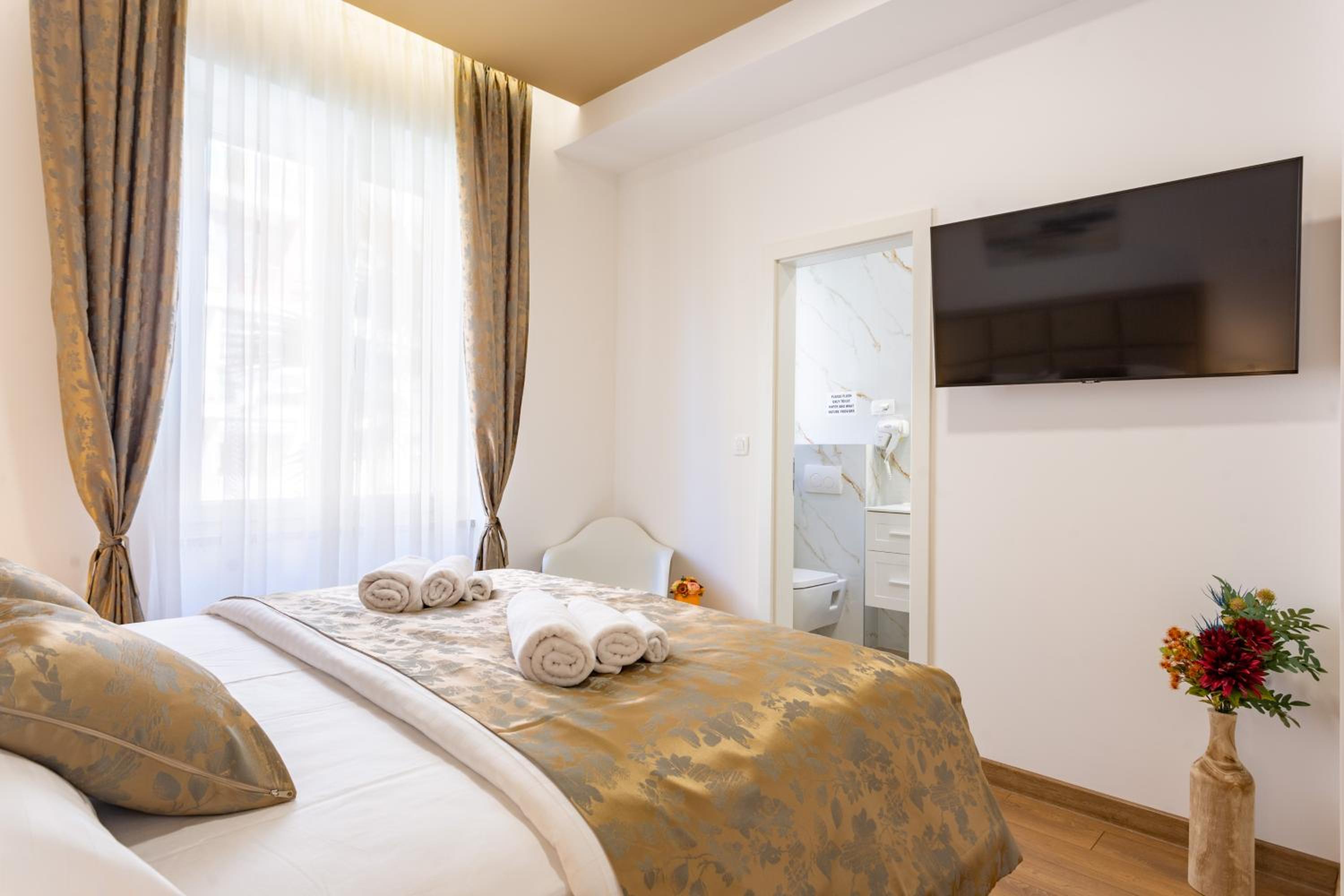 Deluxe Double Room - Photo 5