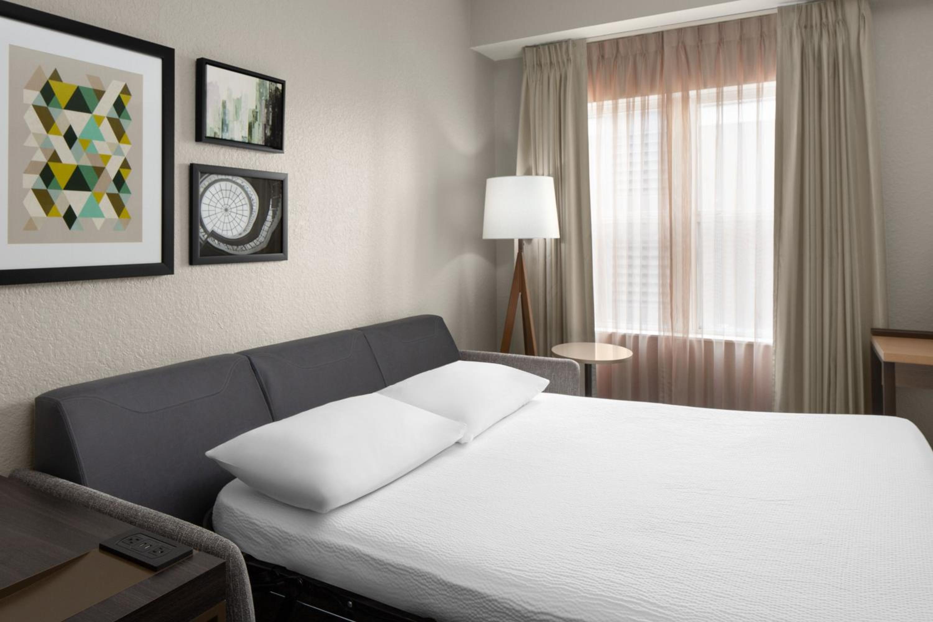 King Studio with Sofa Bed - Photo 4