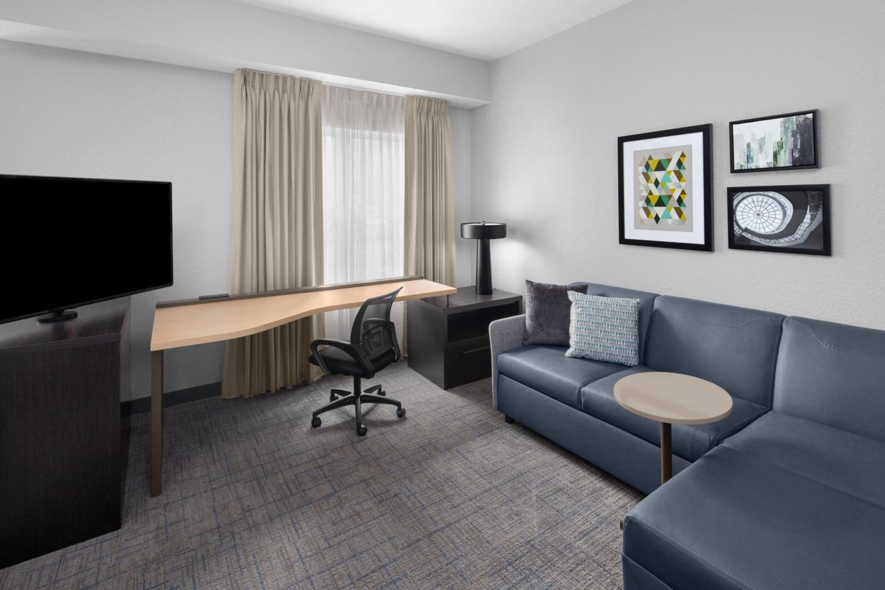 King Studio with Sofa Bed - Photo 8