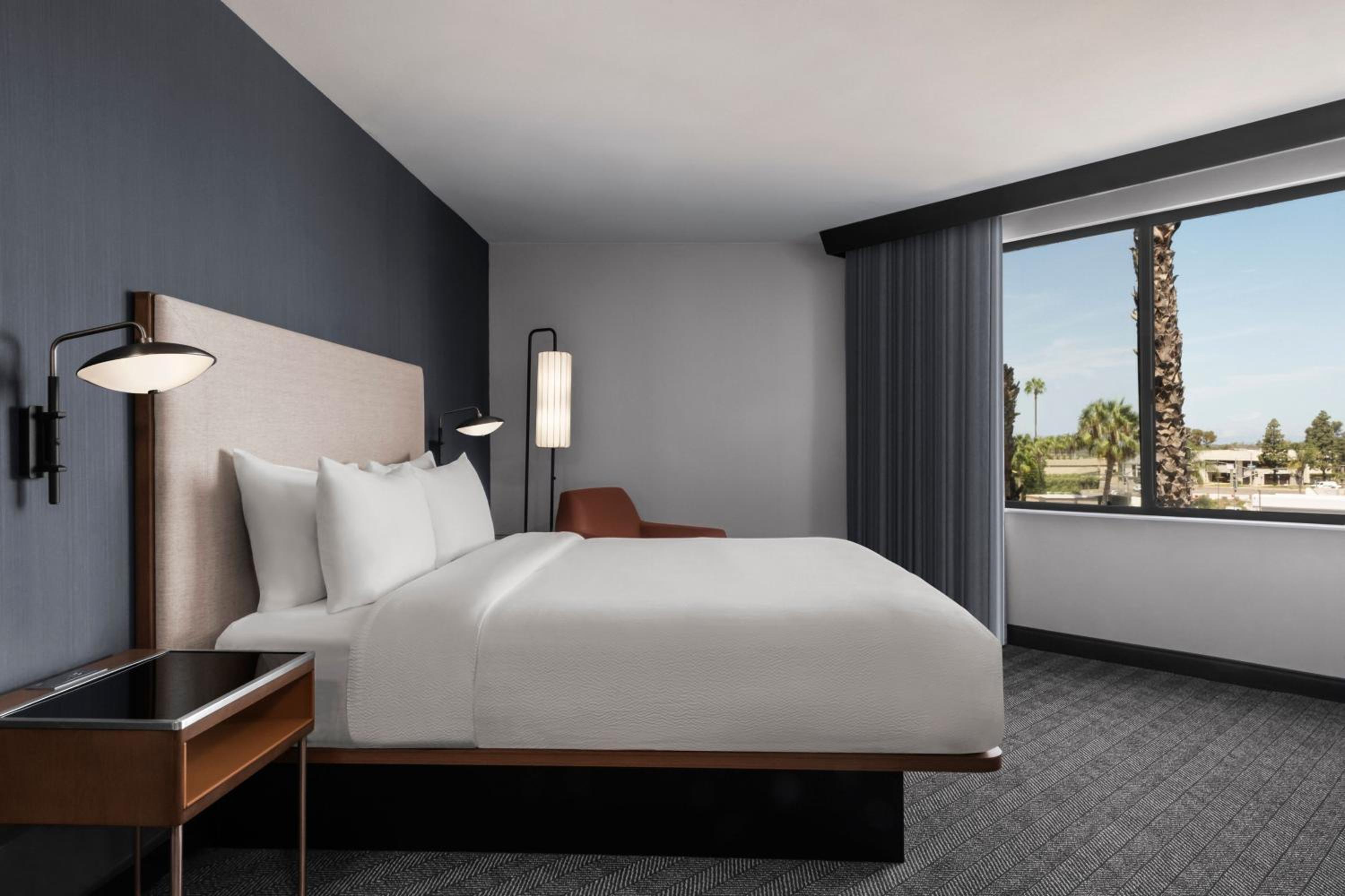 King Suite with Sofa Bed - Photo 4
