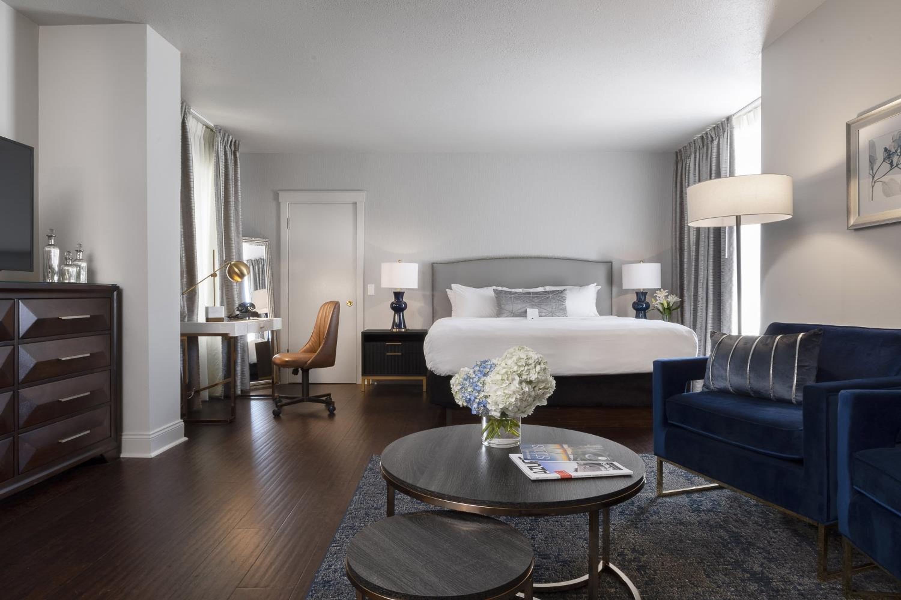Superior King Room with Sofa Bed photo 1