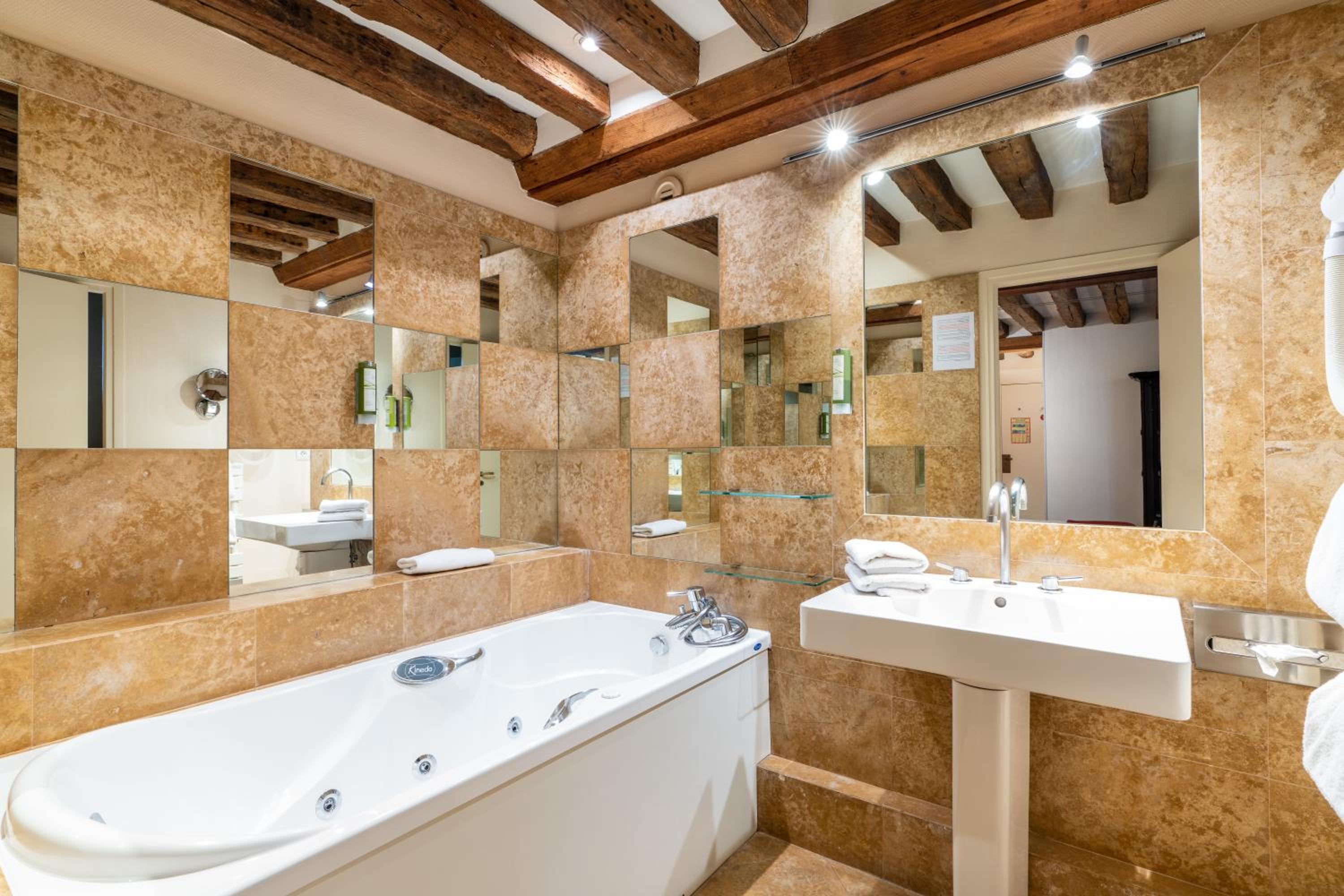Superior Double Room - Photo 7