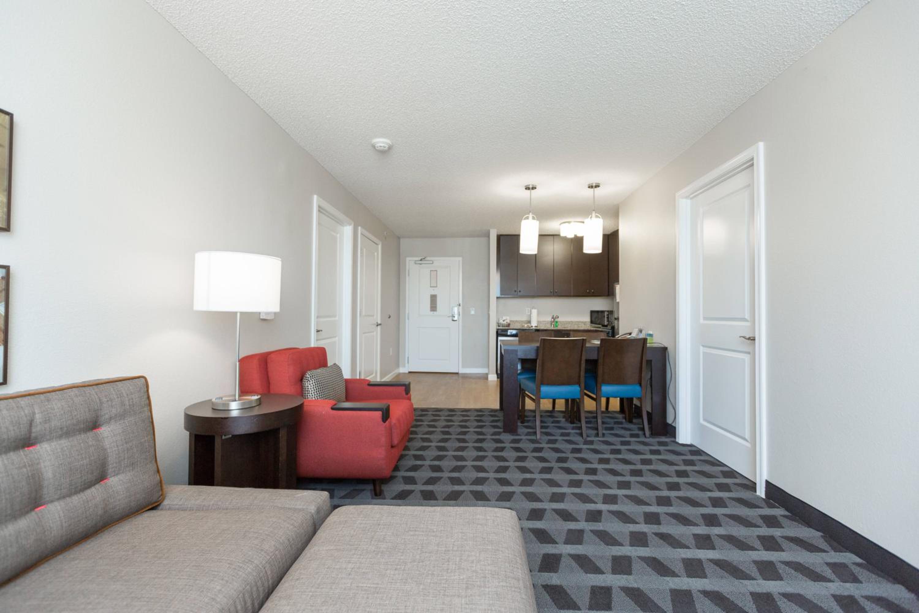 2 Bedroom Suite - Photo 2
