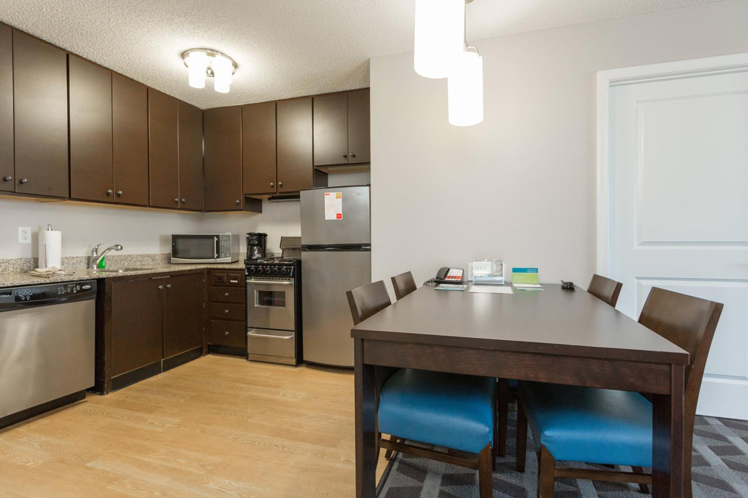 2 Bedroom Suite - Photo 4