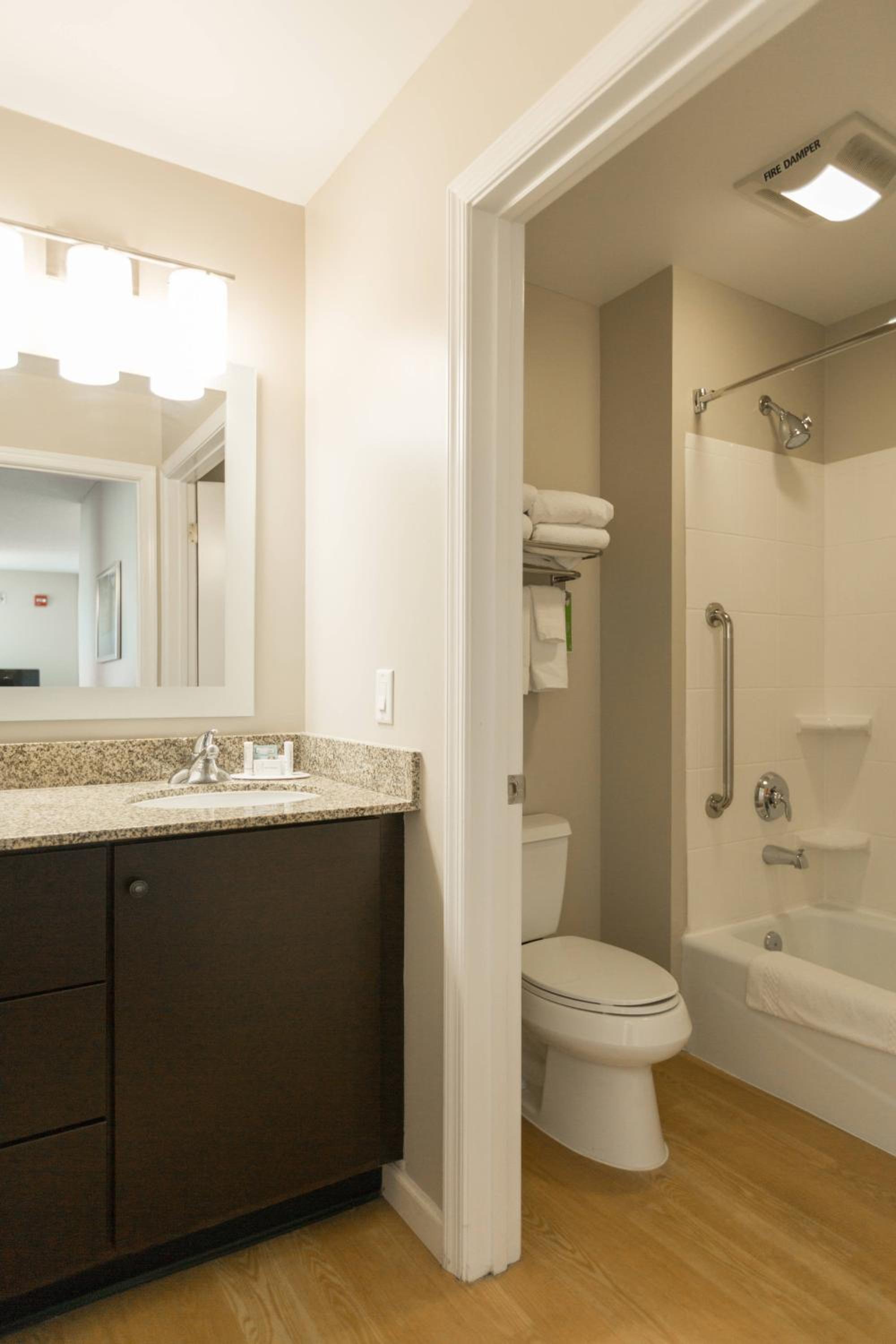 2 Bedroom Suite - Photo 5