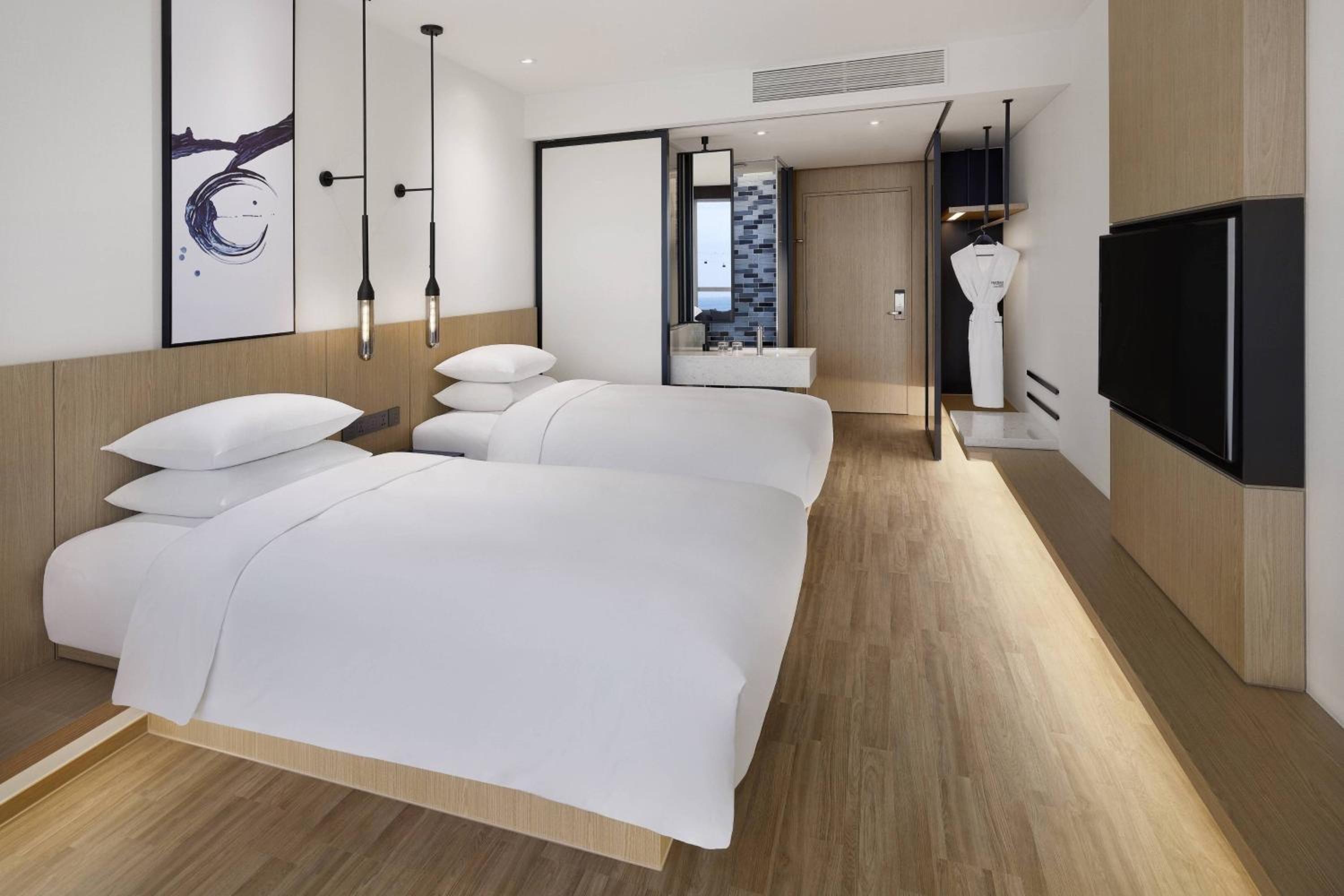 Standard Room - Guest room, Twin/Single 2 Bed(s), Sea view photo 2