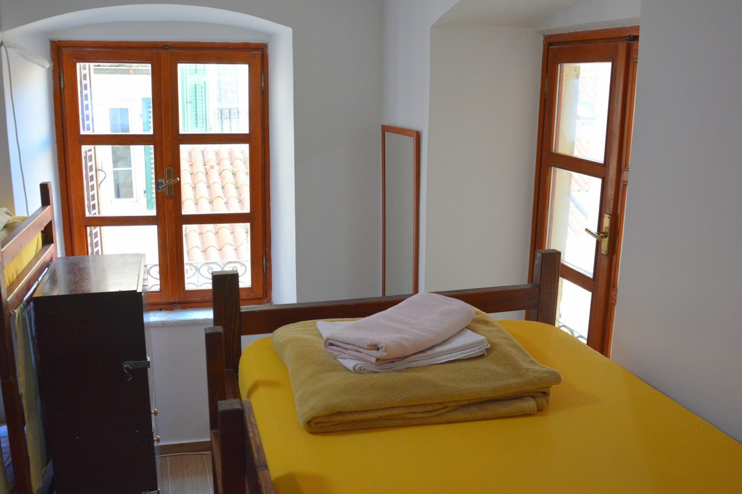 Bunk Bed in 6-Bed Dormitory Room photo 1