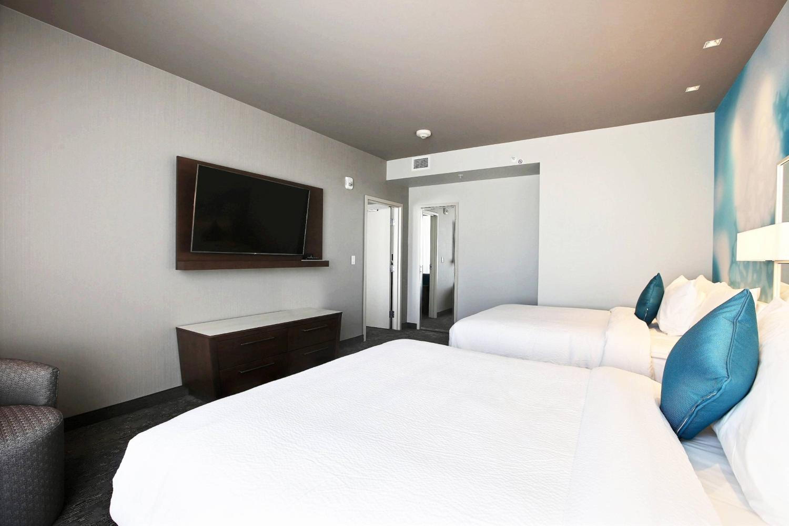 1 Bedroom Suite, 2 Queen, Sofa bed