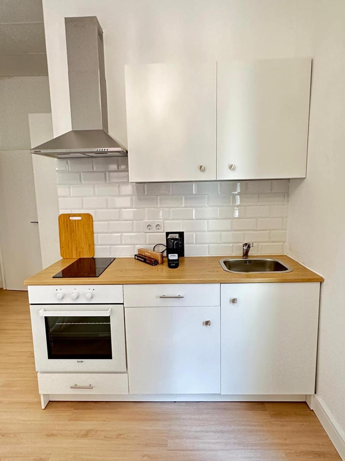 Deluxe One-Bedroom Apartment