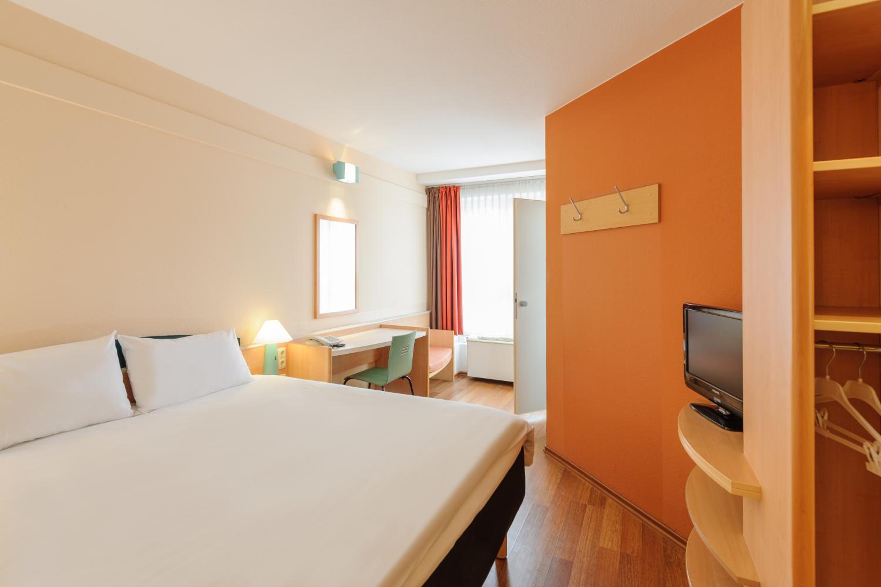 Standard King Room - Photo 3