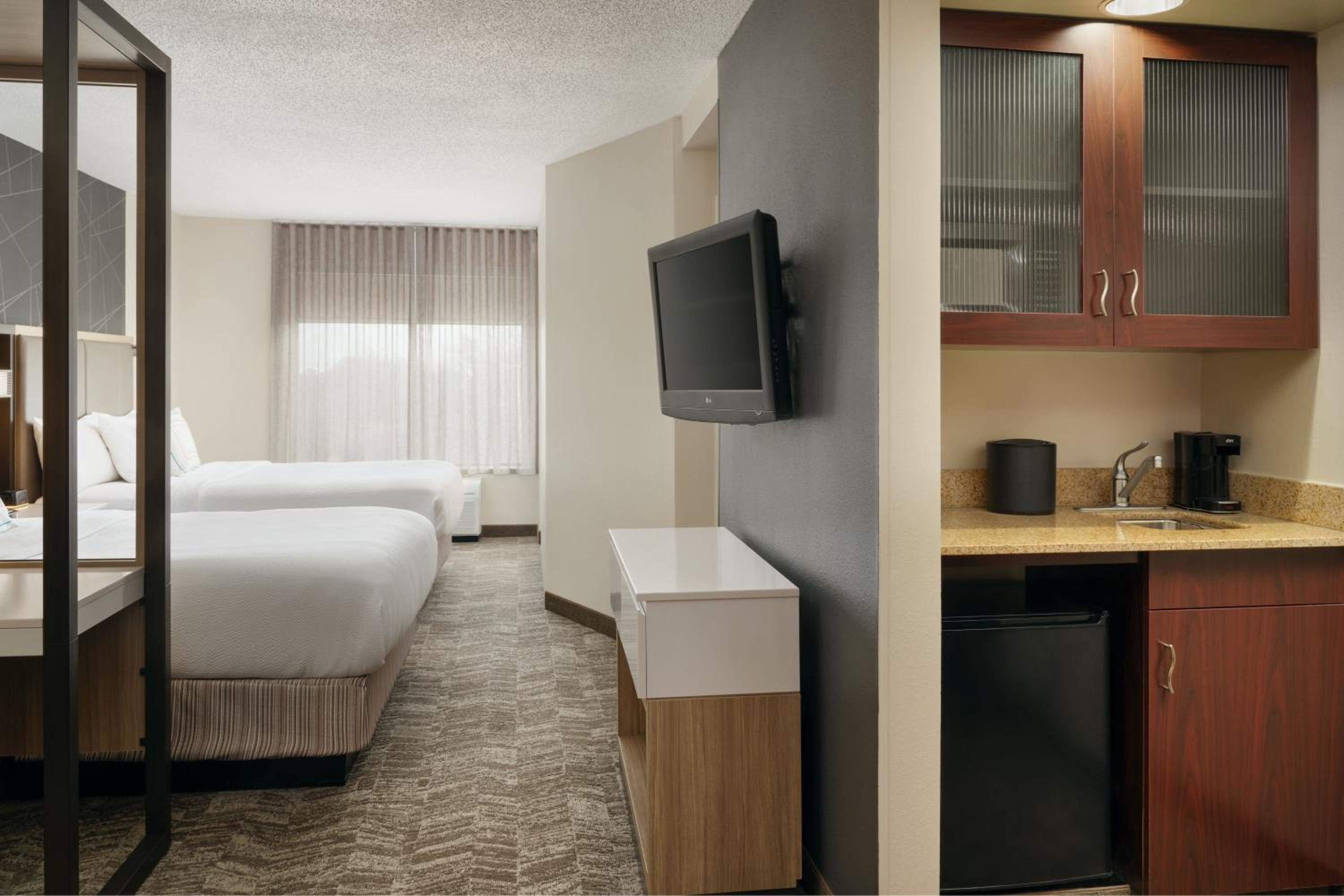 Studio, Executive Suite, 2 Queen (Hearing Accessible) photo 3