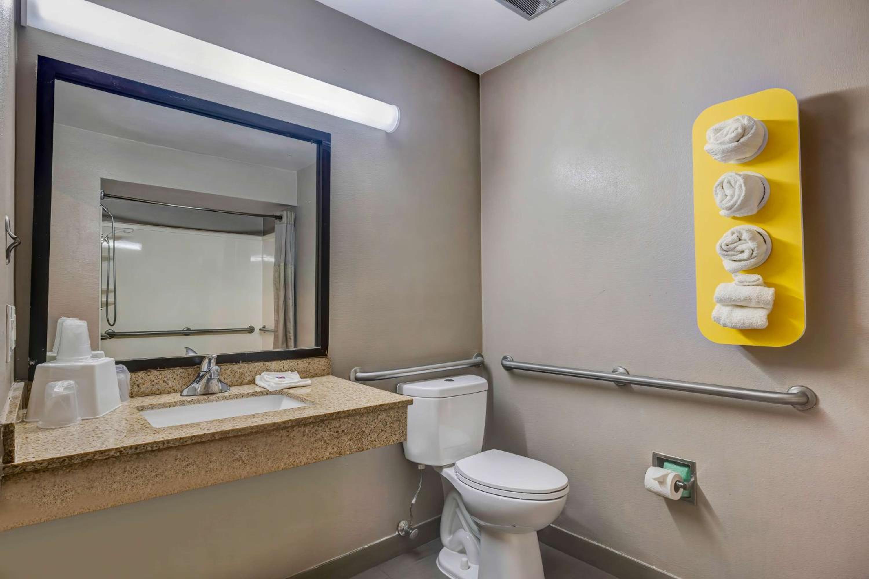 King Room - Disability Access - Non-Smoking photo 2