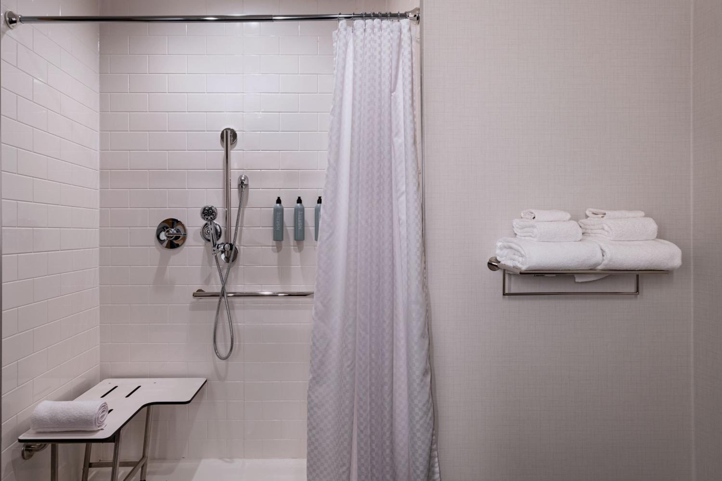 Standard King Room - Photo 2