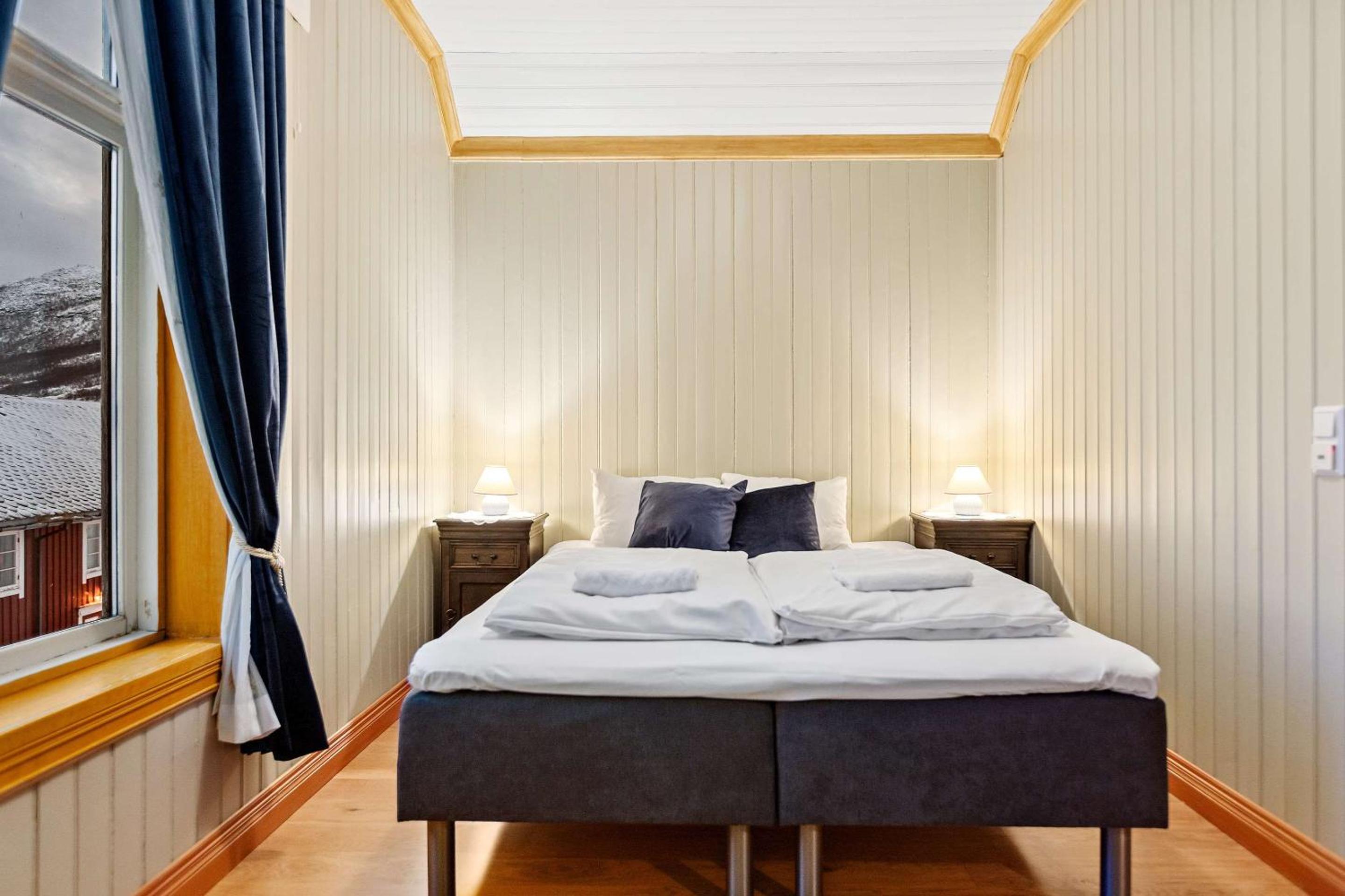 Standard Queen Room