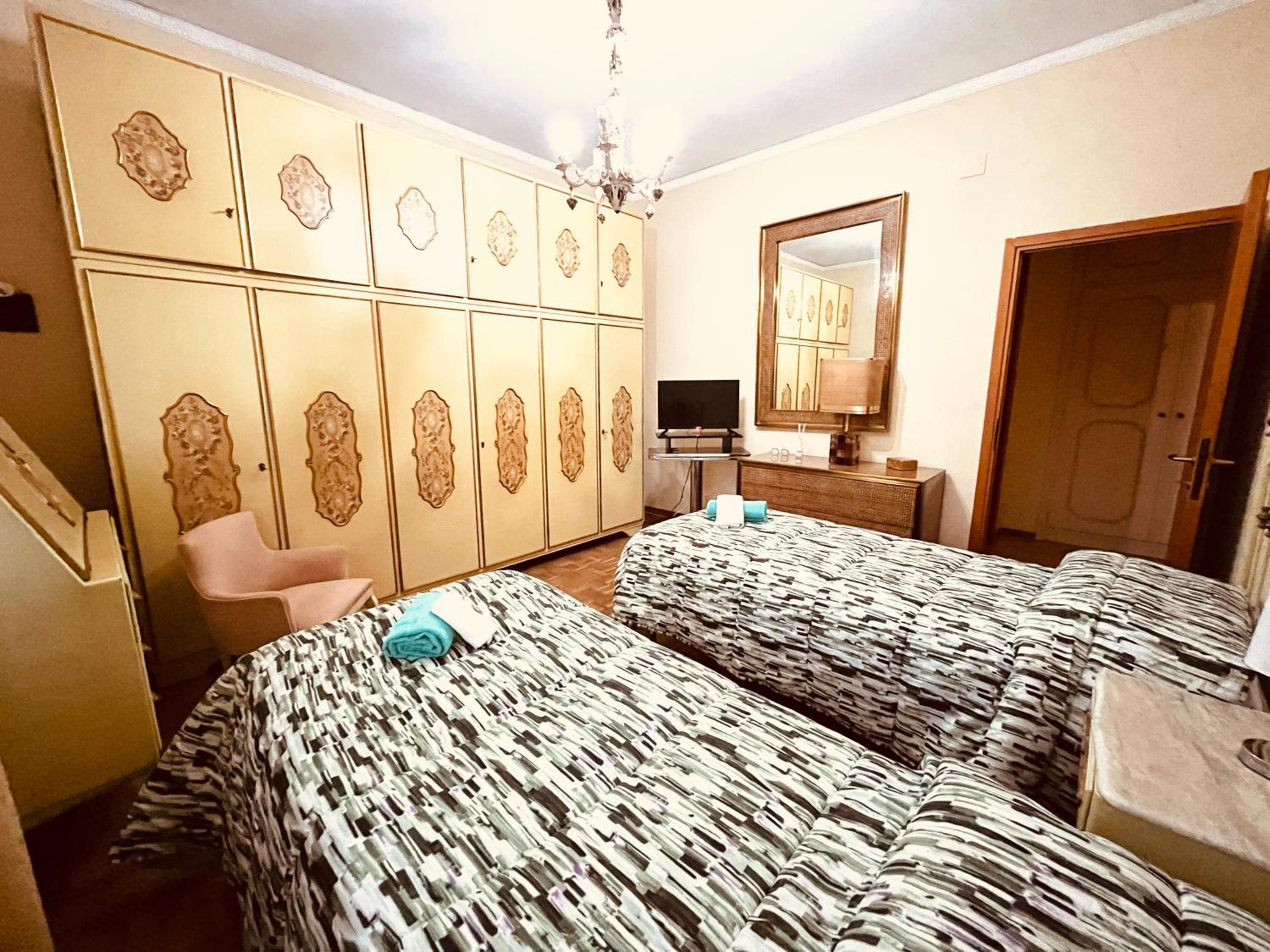 Twin Room with Shared Bathroom photo 3