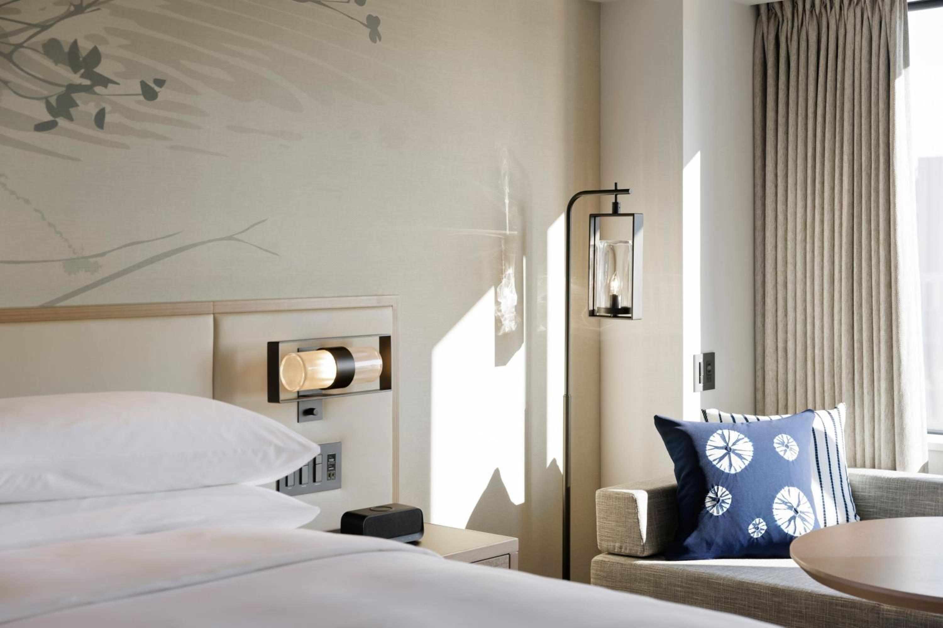 Deluxe King Room - Photo 4