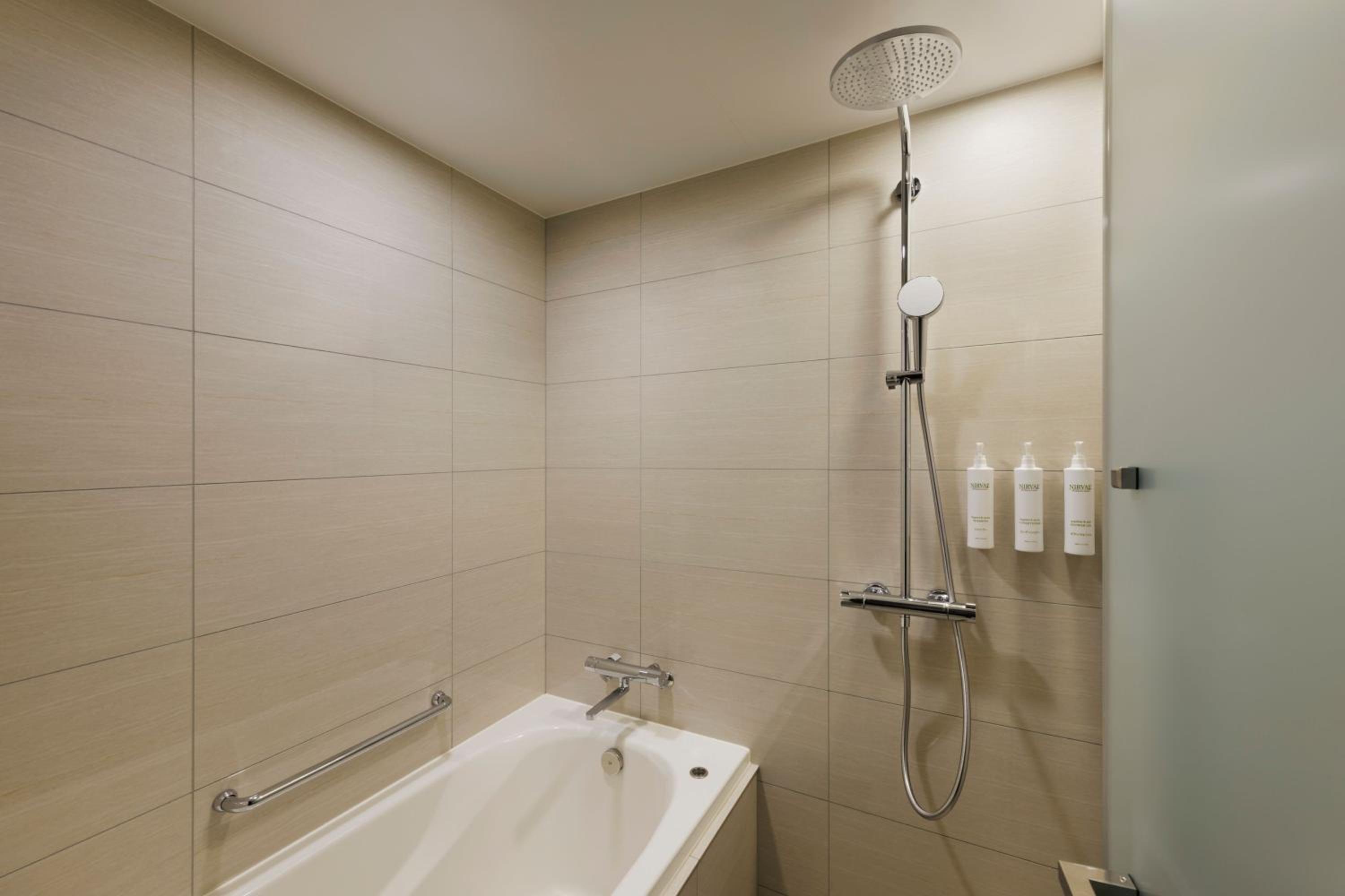 Deluxe Twin Room - Photo 2