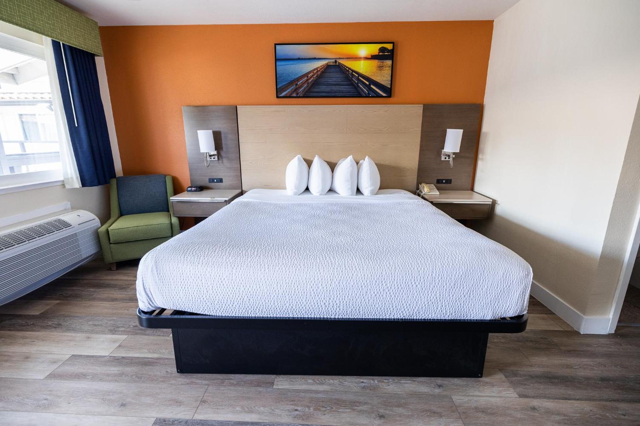 Standard King bedroom Nonsmoking - Photo 1