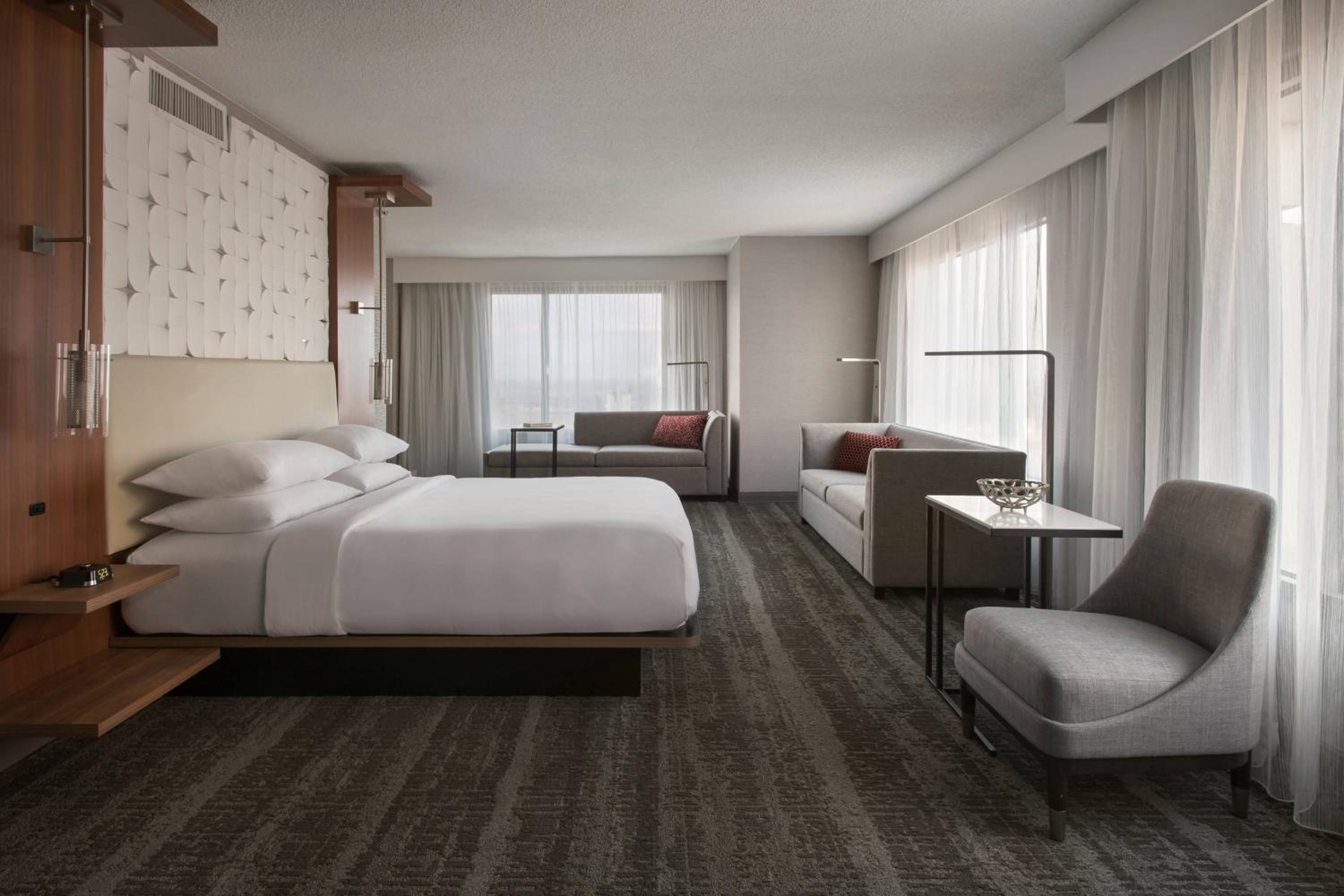 King Room with City View - Photo 5