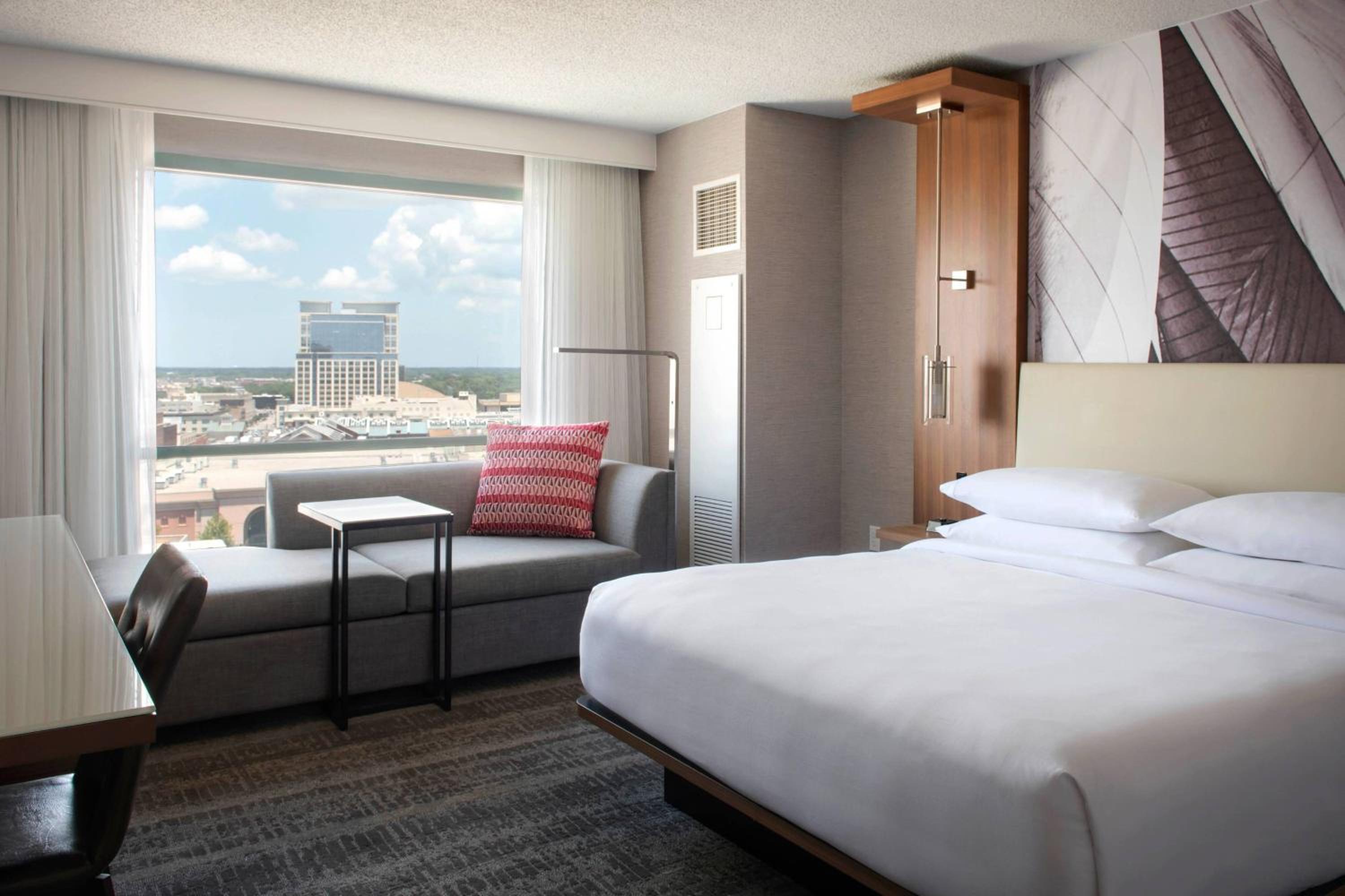King Room with City View - Photo 2