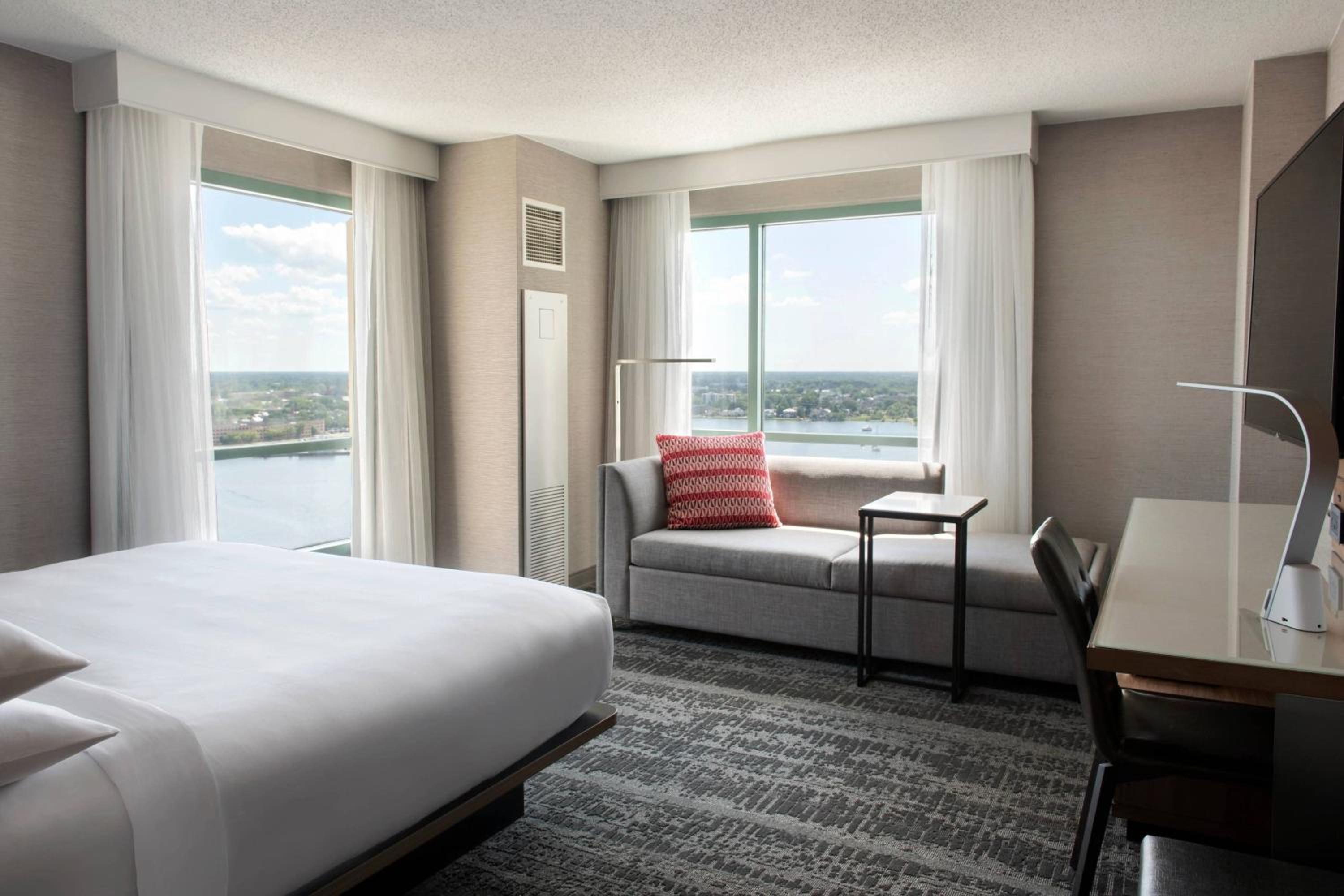 Concierge Level King Room - High Floor - Photo 3