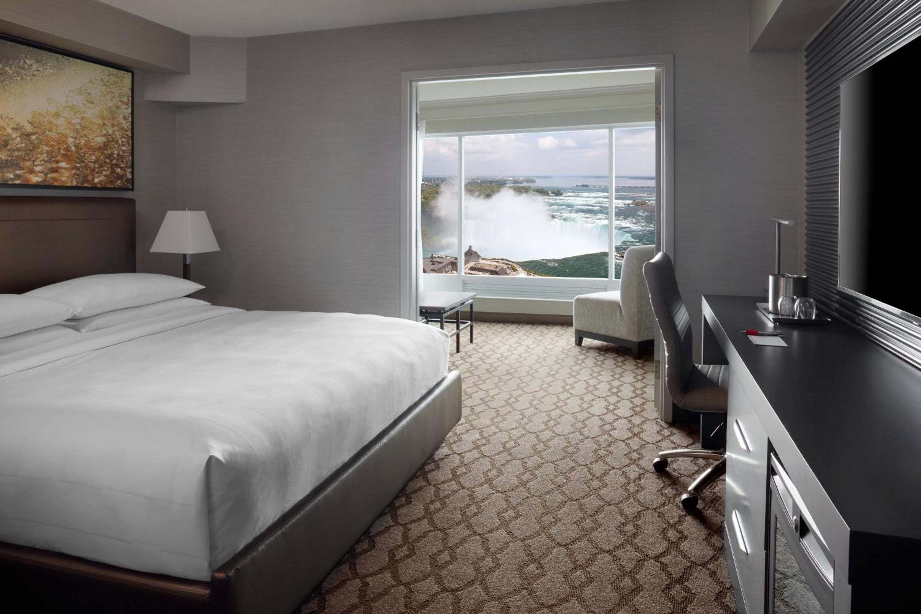 Junior Suite - Falls View