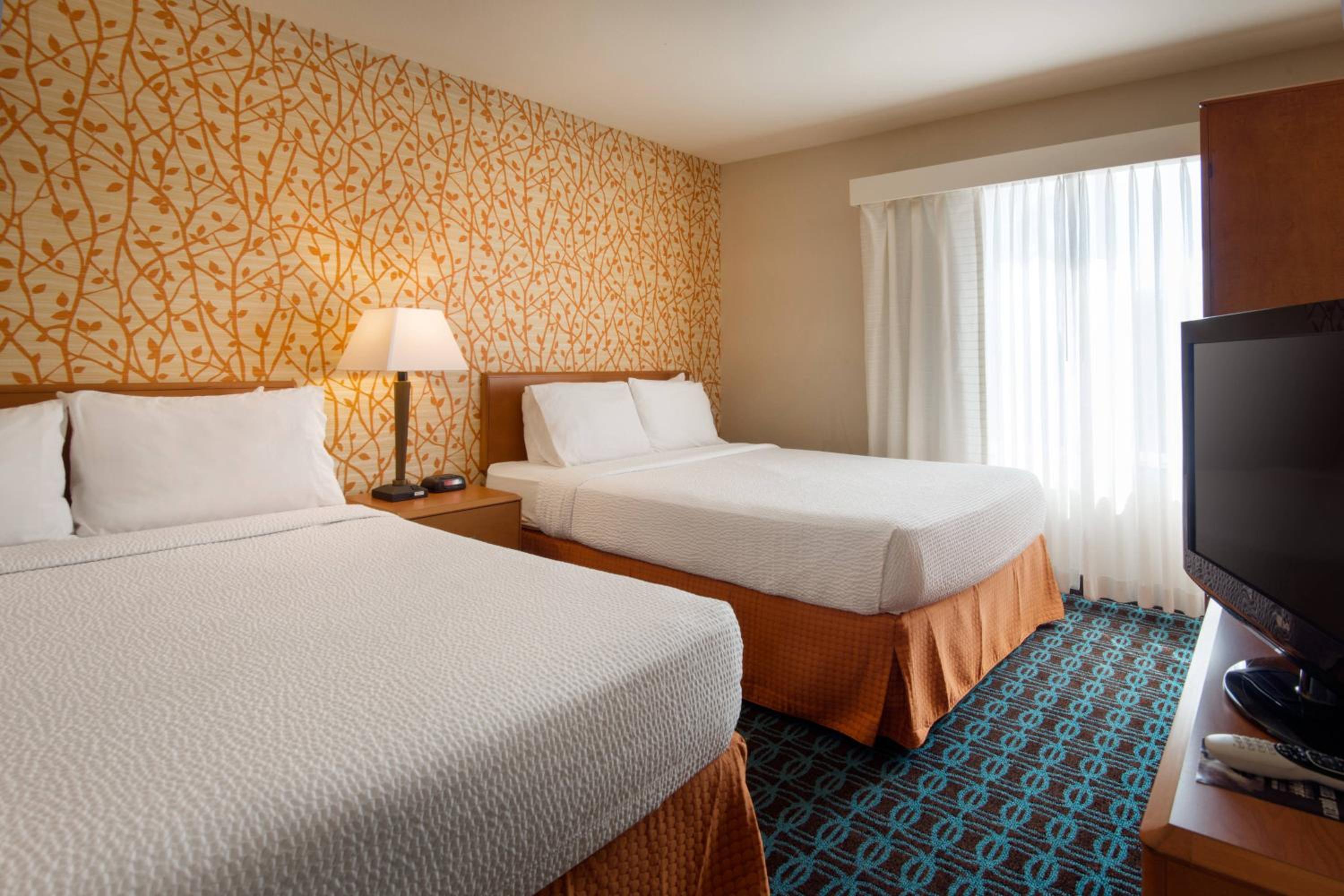 Queen Room with Two Queen Beds - Photo 1