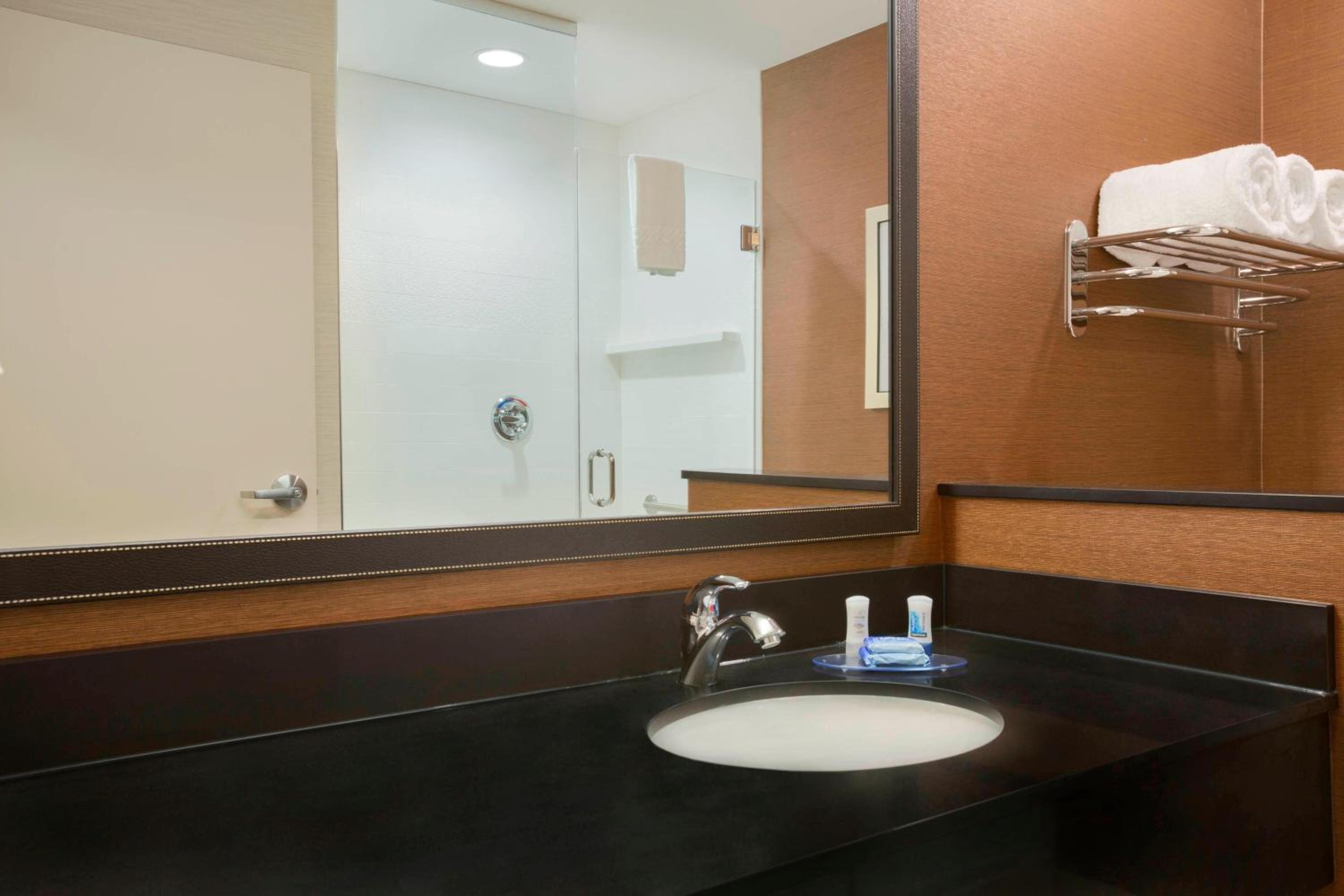 King Room - Hearing Accessible photo 3